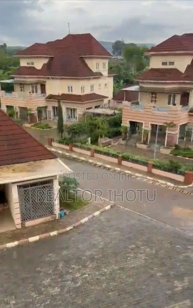 5bdrm Block of Flats in Maitama for sale