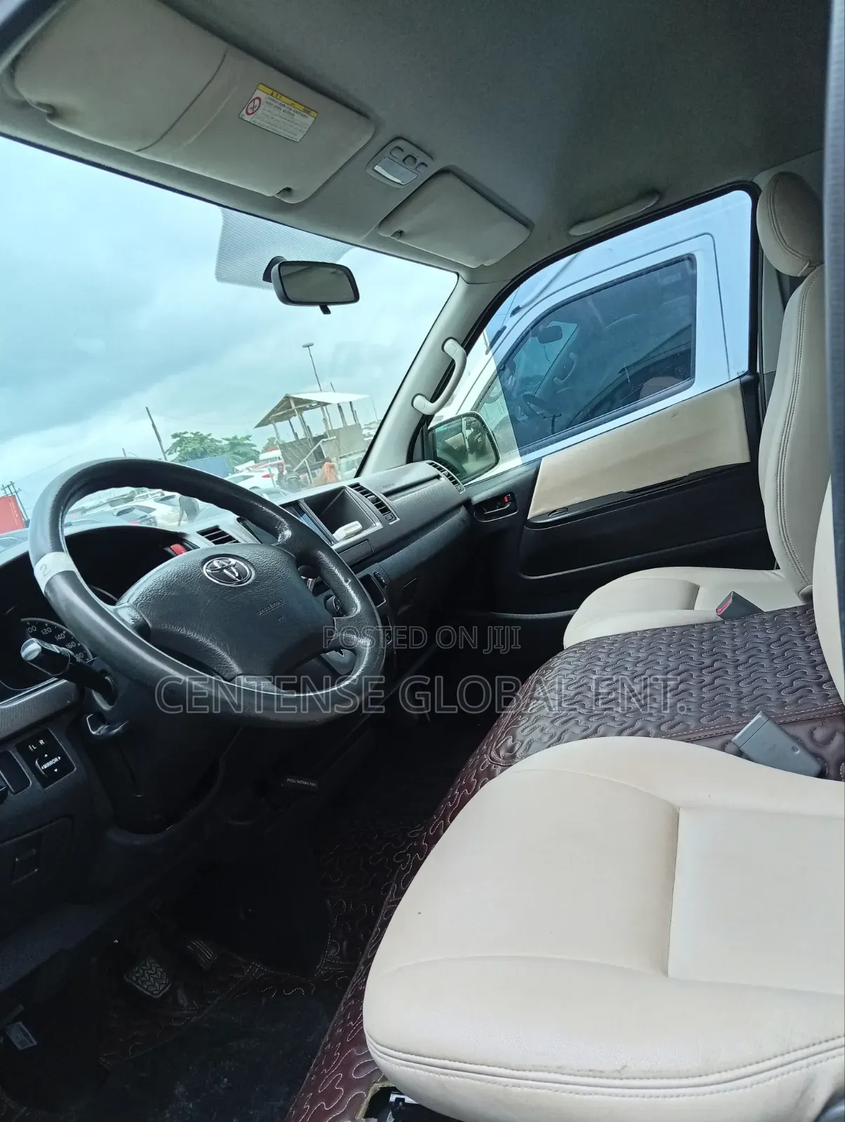 Toyota HiAce 2013 White