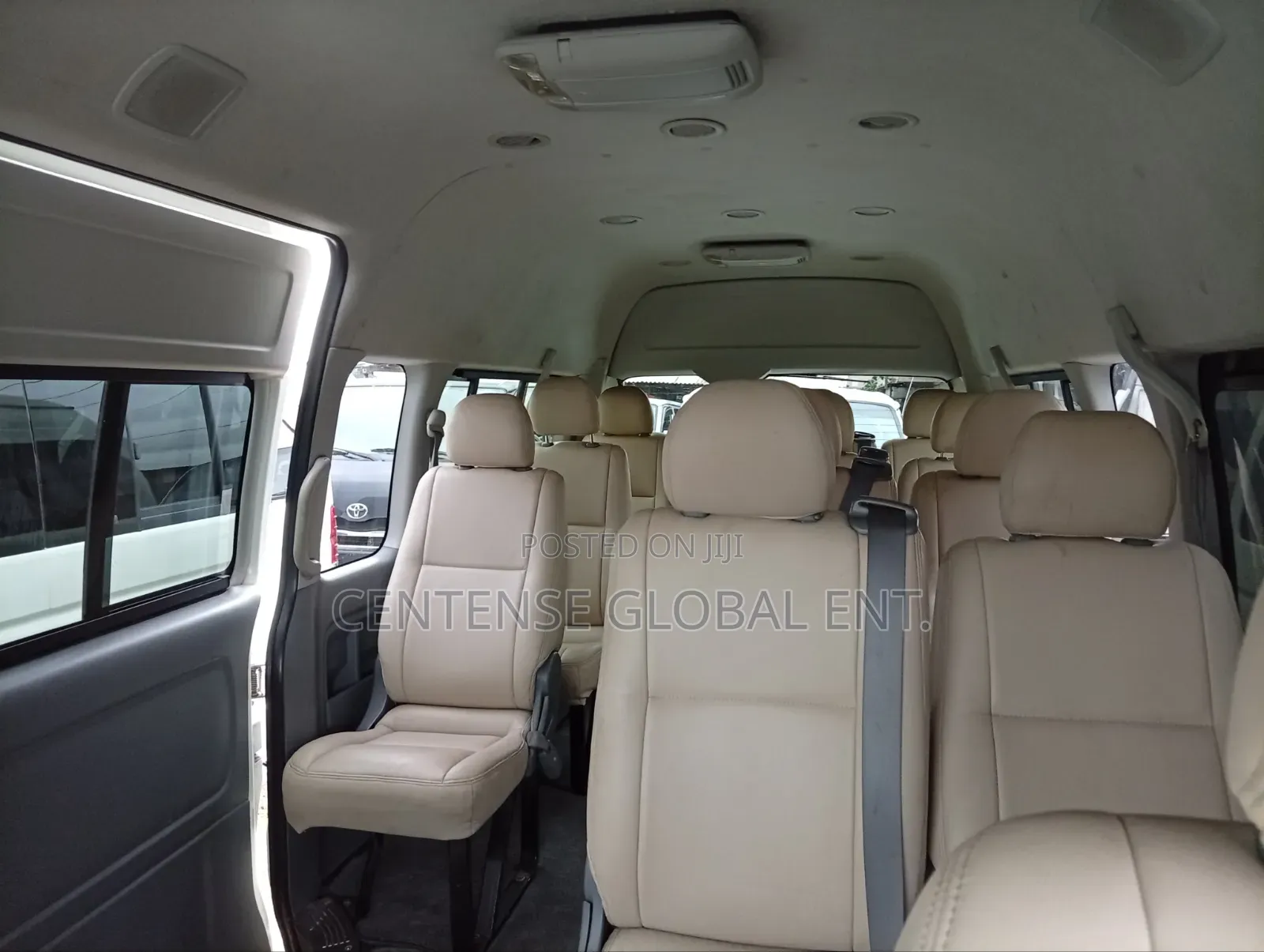 Toyota HiAce 2013 White