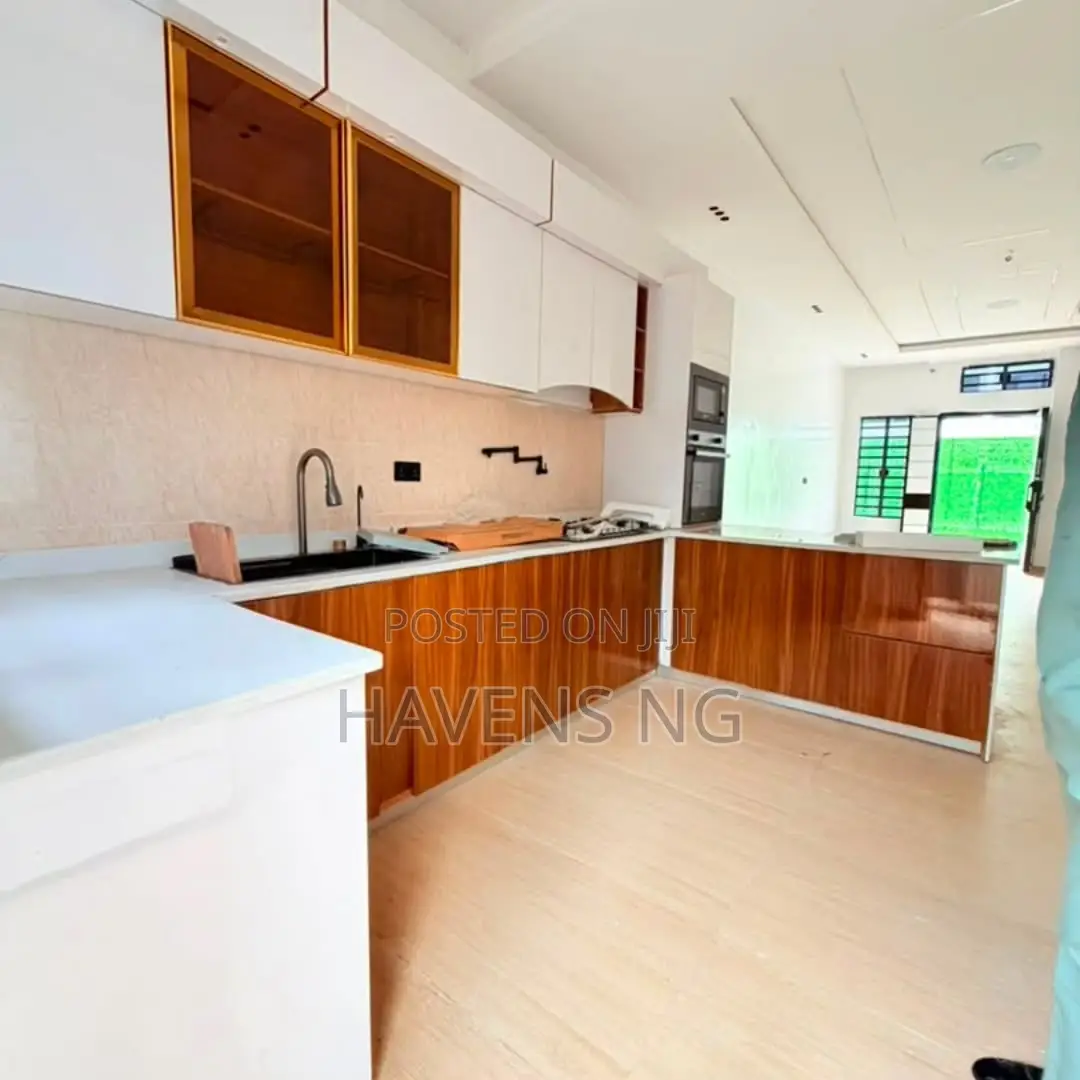 3bdrm Apartment in Ikeja GRA for sale