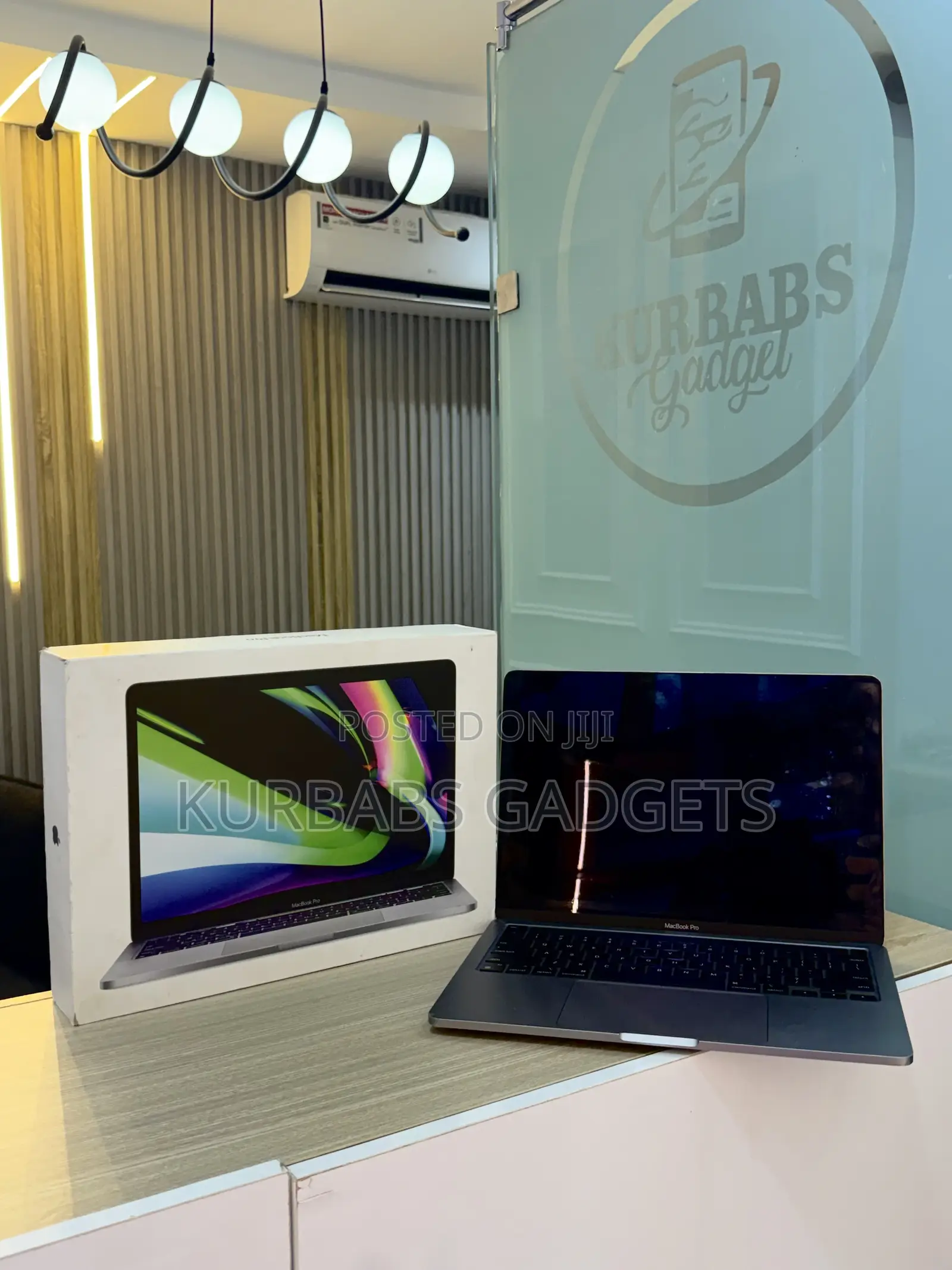 New Laptop Apple MacBook Pro 2022 M2 8GB Intel Pentium SSD 256GB