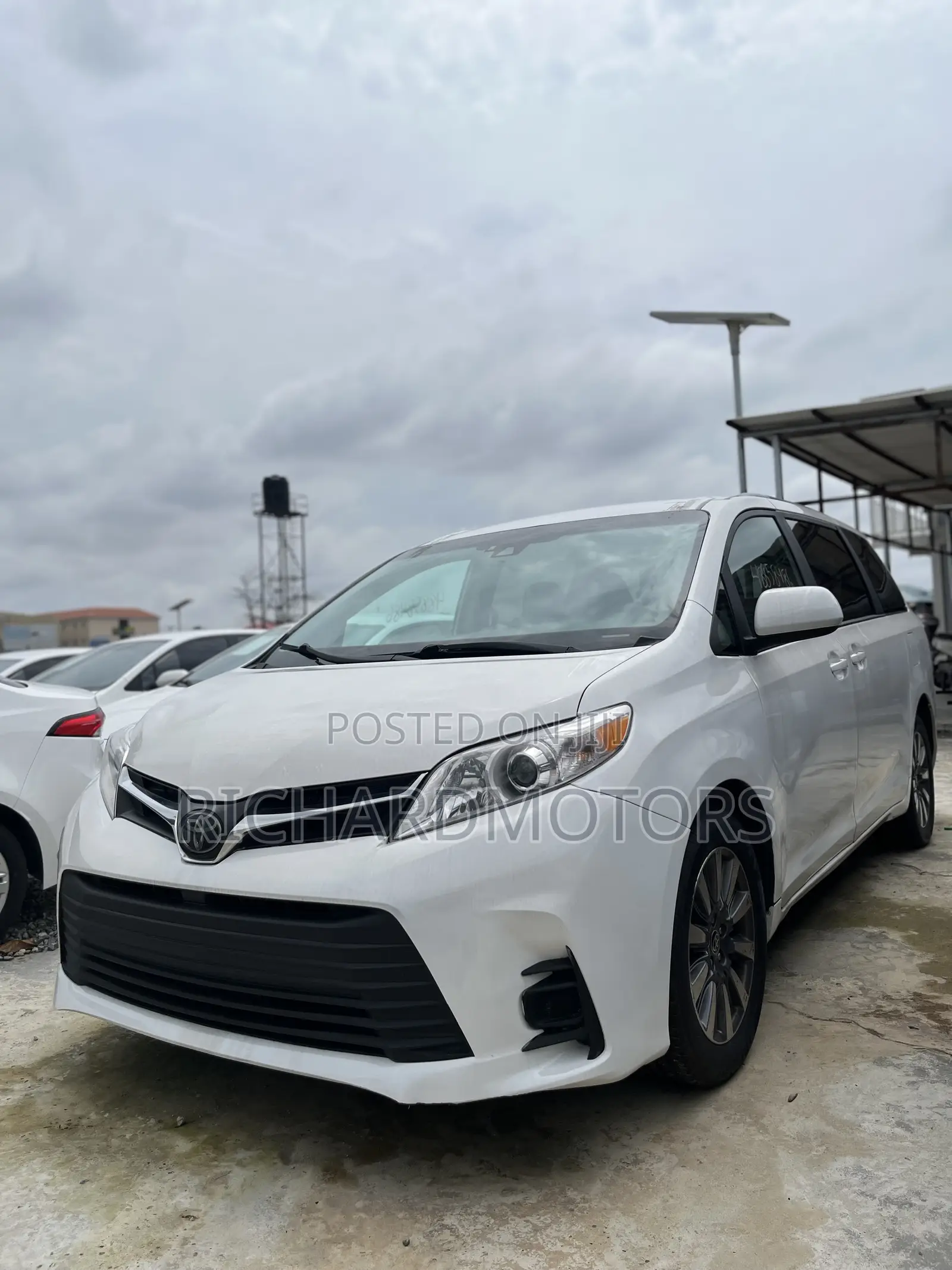 Toyota Sienna LE AWD 2020 White