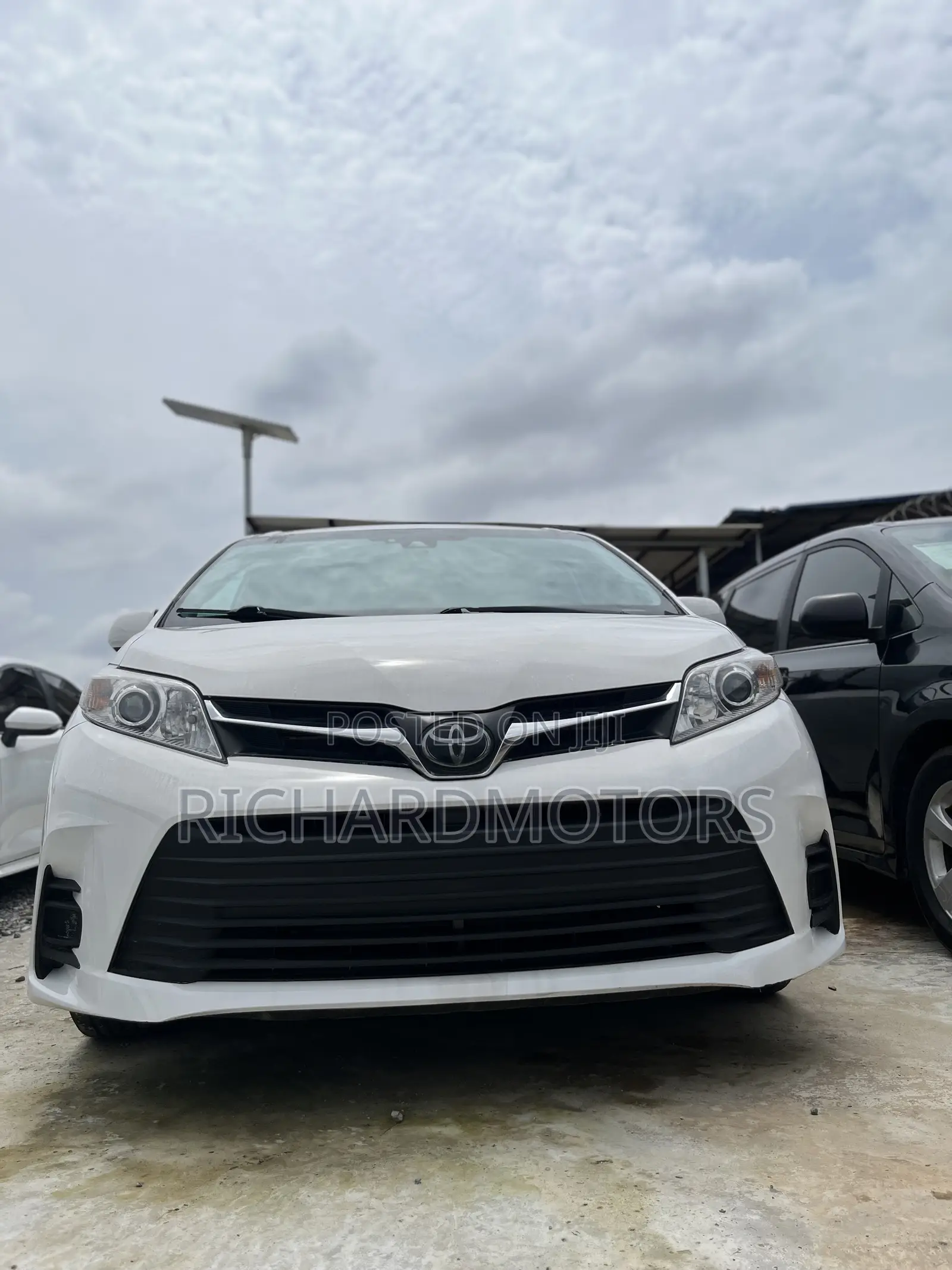 Toyota Sienna LE AWD 2020 White