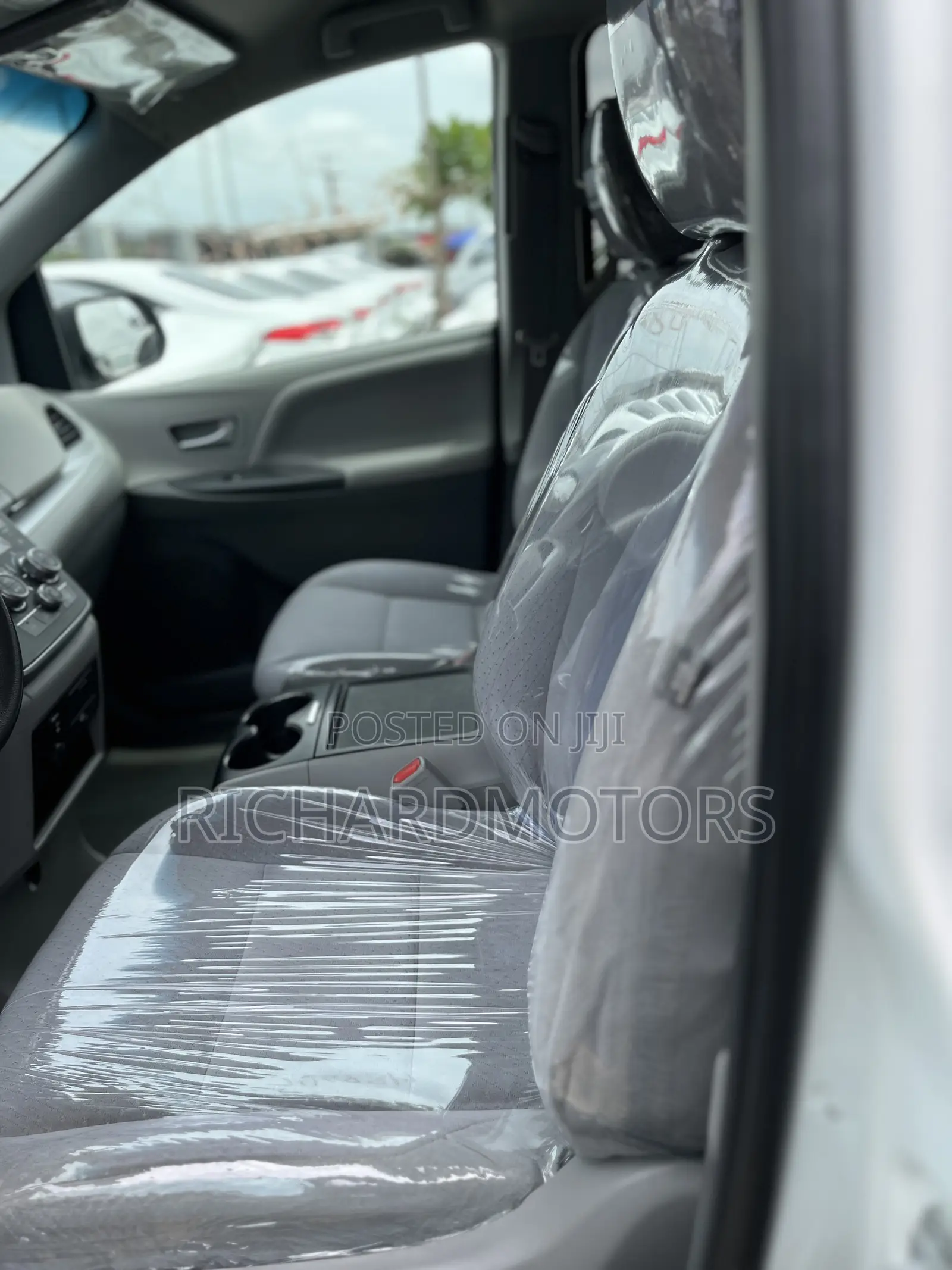 Toyota Sienna LE AWD 2020 White
