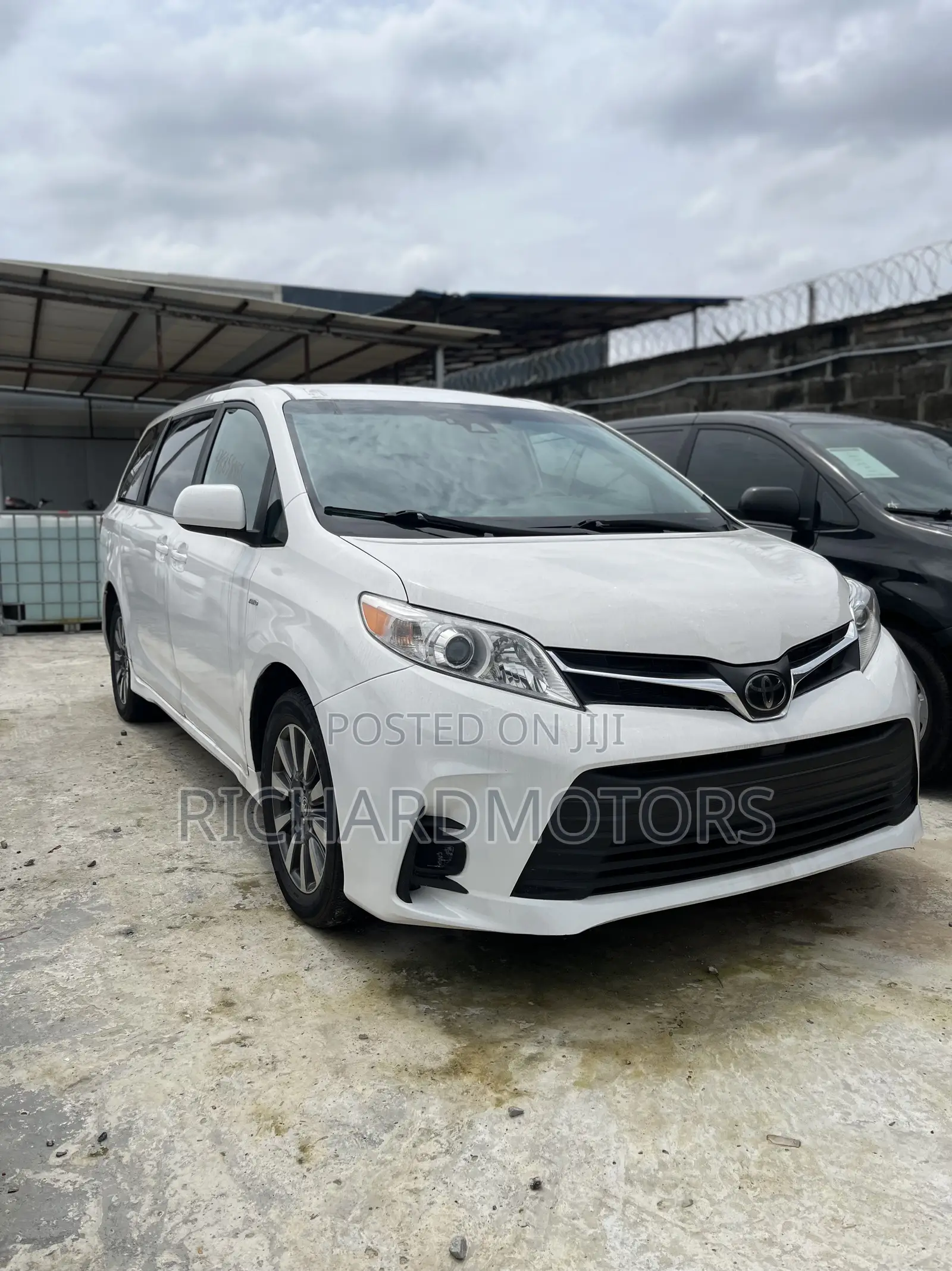 Toyota Sienna LE AWD 2020 White
