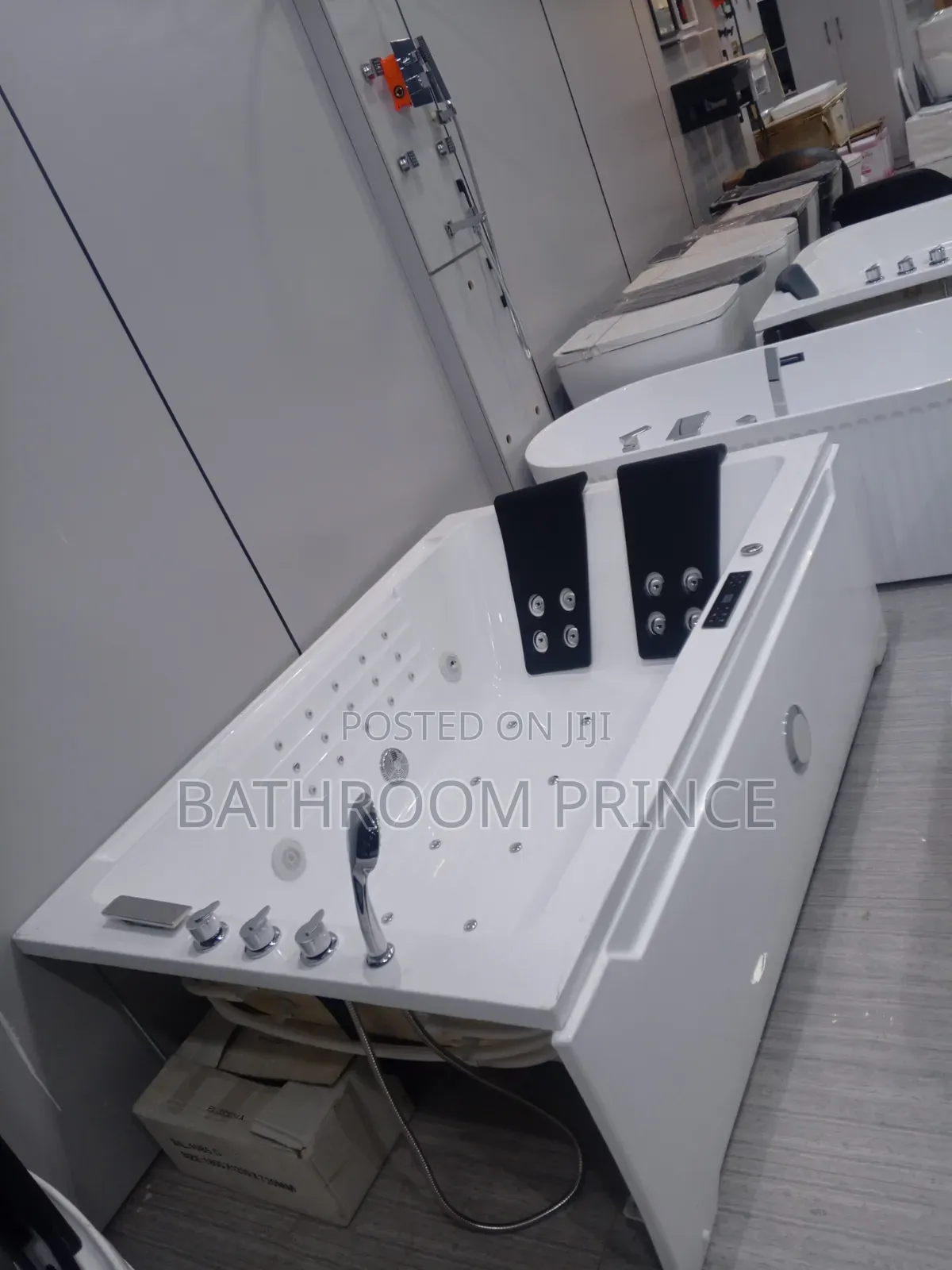 Quality Full Square Double Jacuzzi With Complete Component