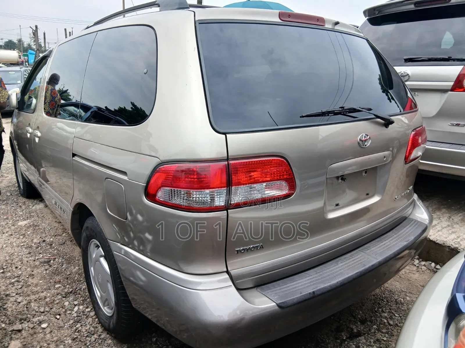 Toyota Sienna XLE 2002 Gold