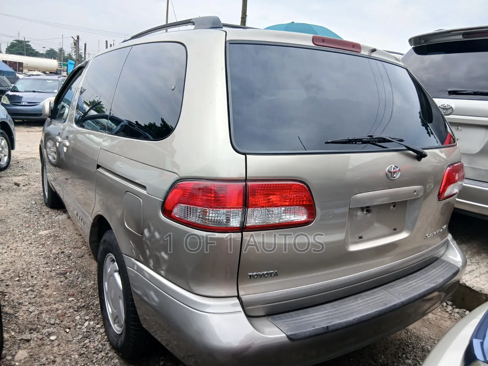 Toyota Sienna XLE 2002 Gold