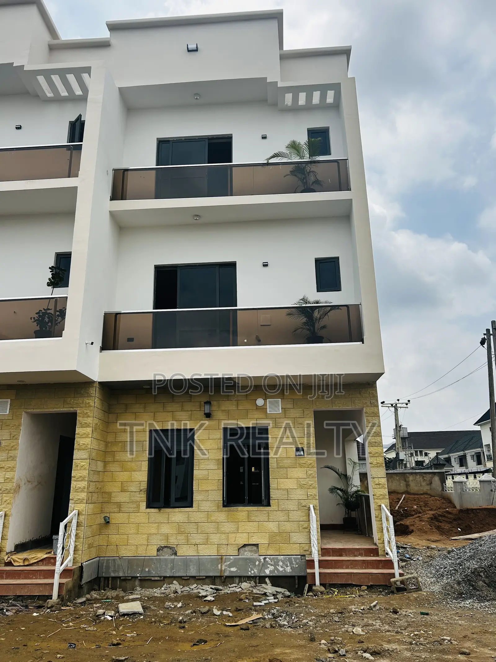 4bdrm Townhouse/Terrace in Jahi for sale