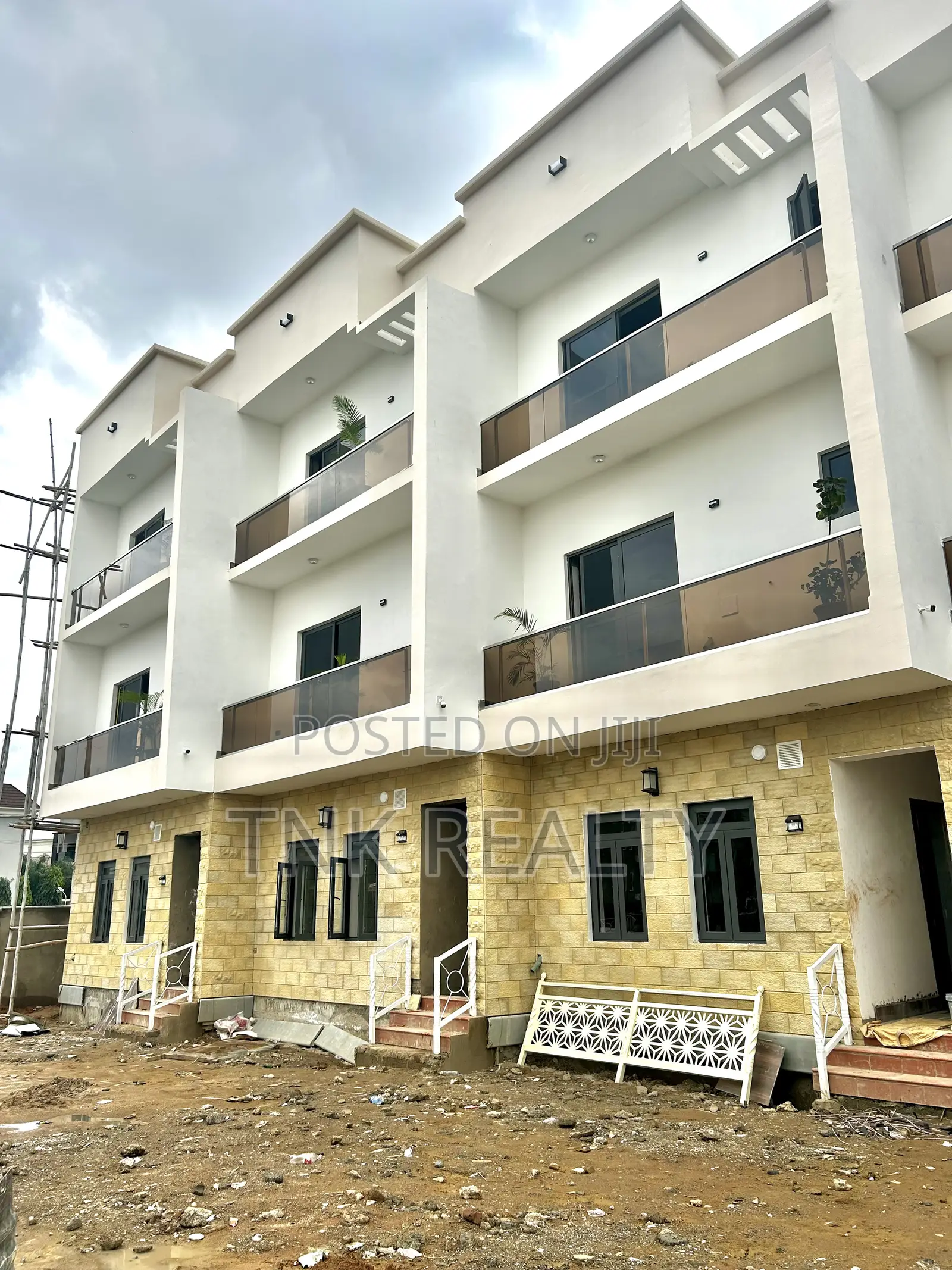 4bdrm Townhouse/Terrace in Jahi for sale