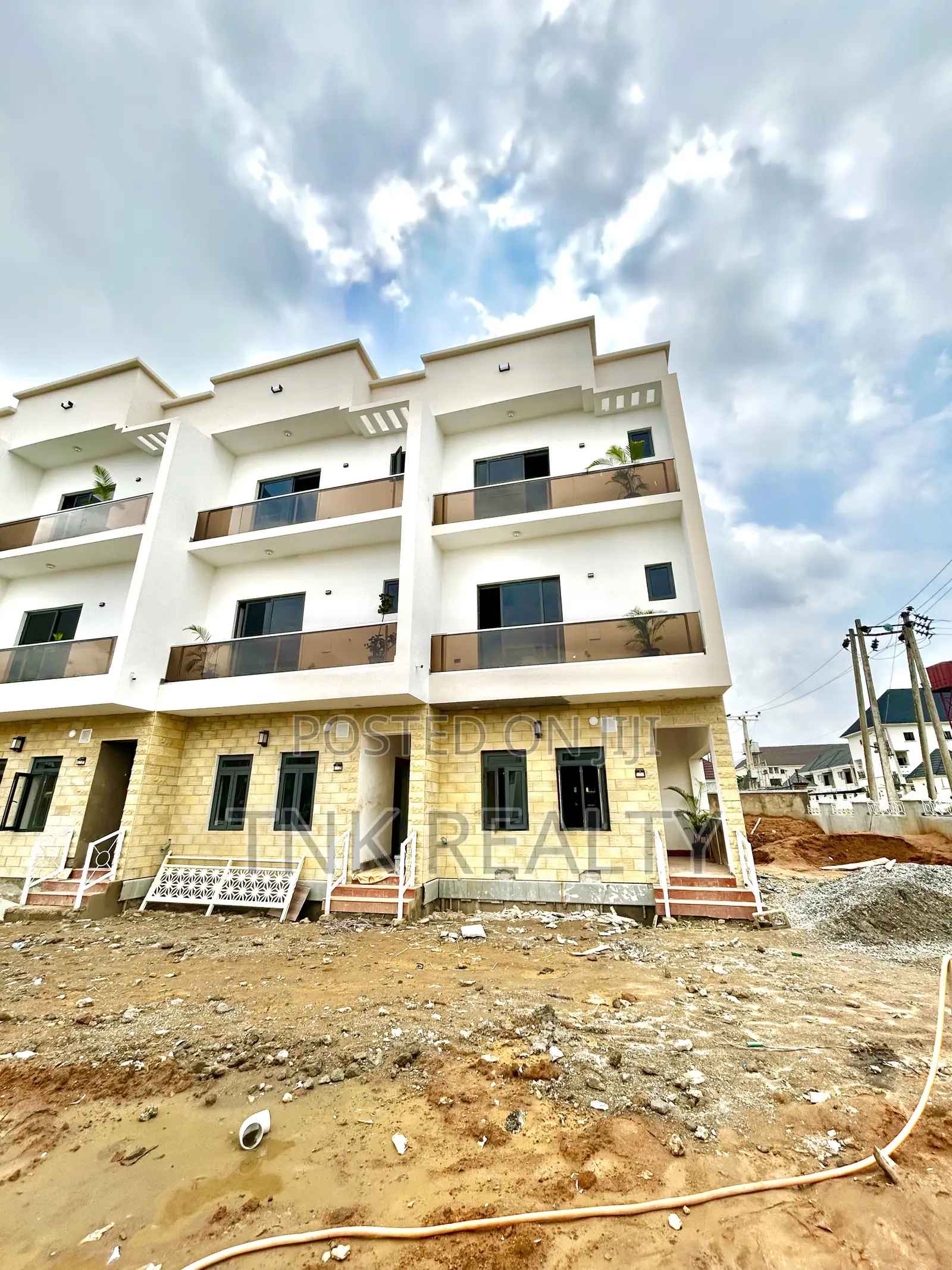 4bdrm Townhouse/Terrace in Jahi for sale