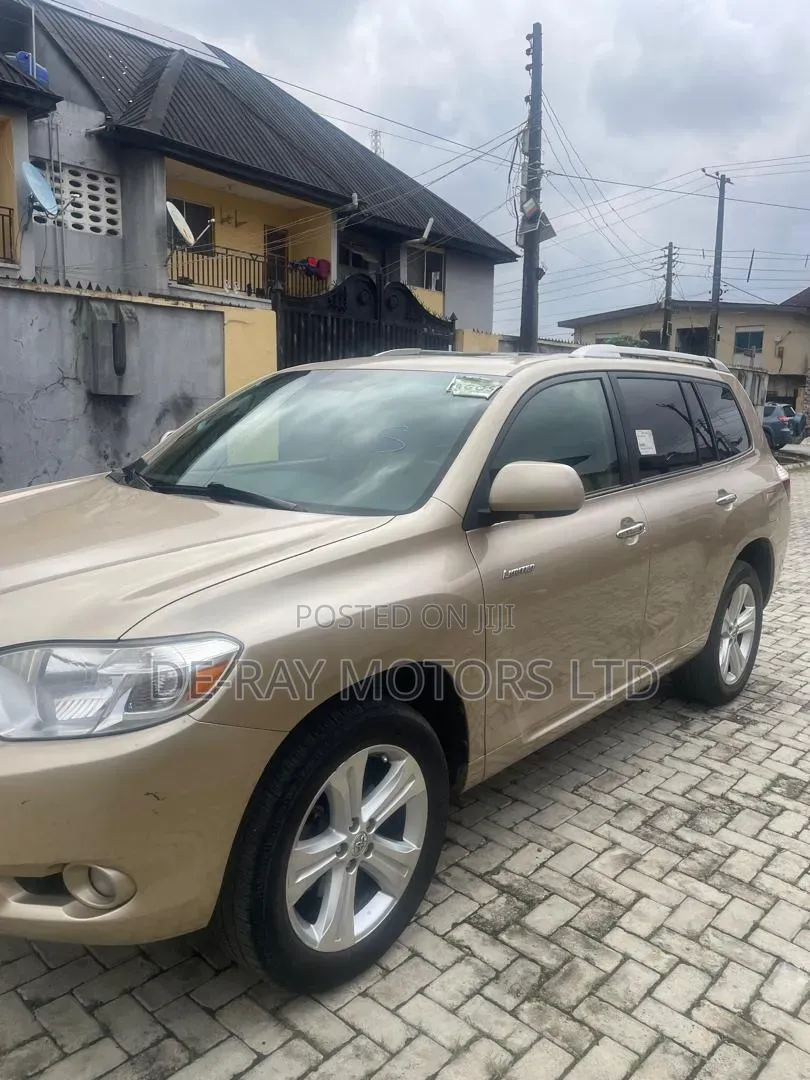 Toyota Highlander 2011 Gold