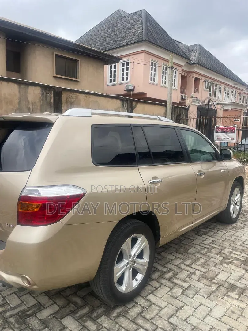 Toyota Highlander 2011 Gold