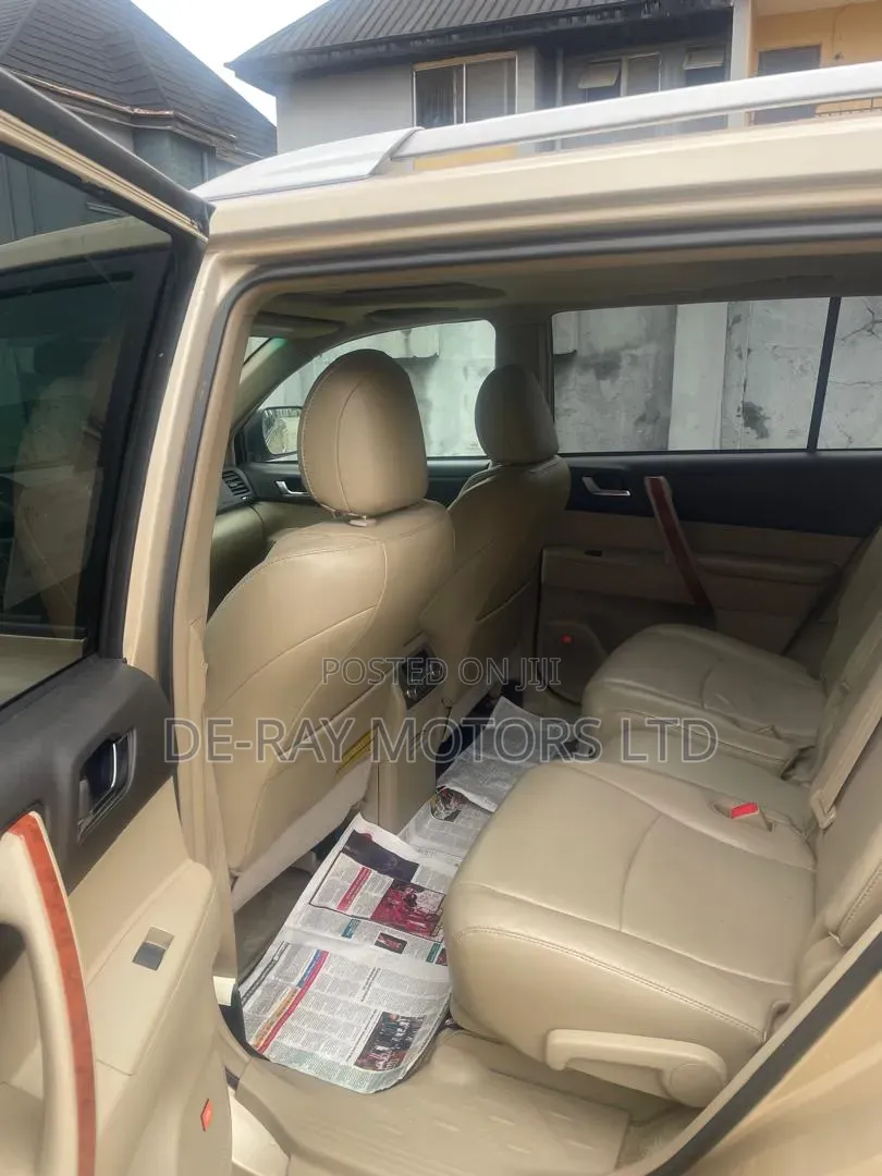 Toyota Highlander 2011 Gold