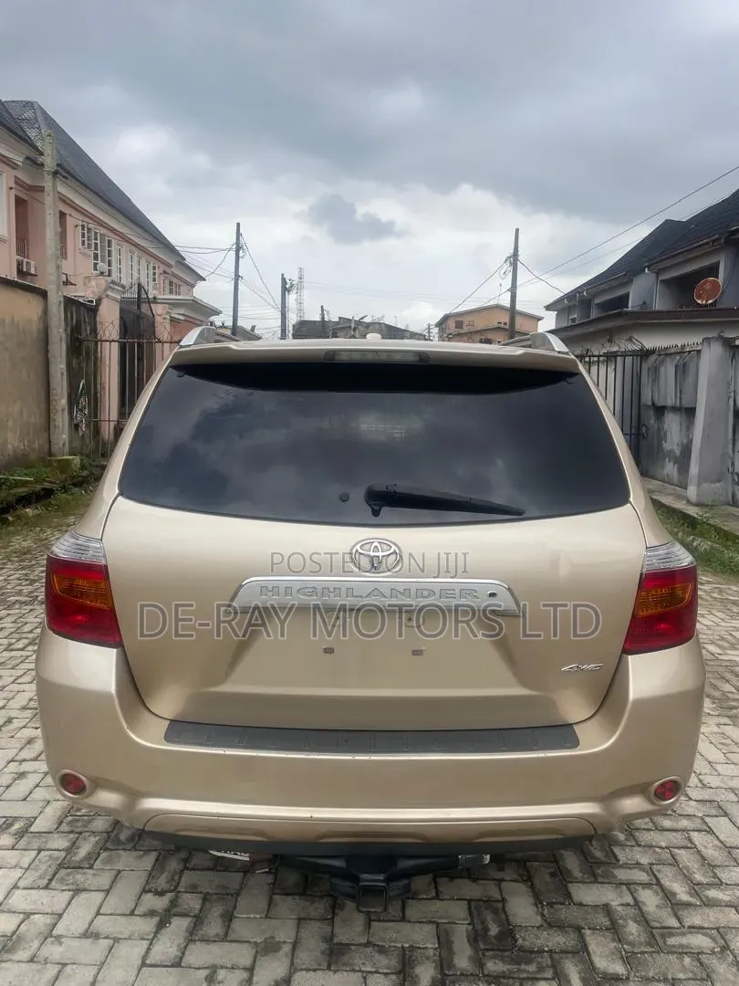 Toyota Highlander 2011 Gold