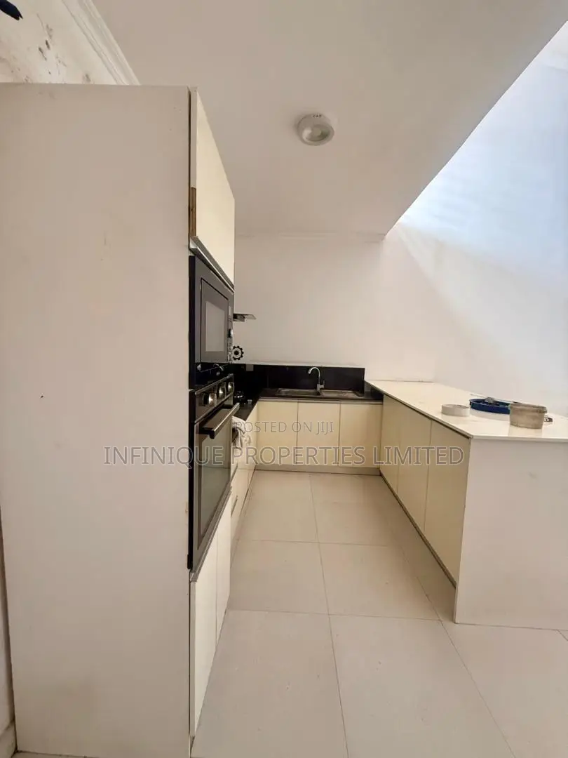 2bdrm Maisonette in Lekki Phase 1 for rent