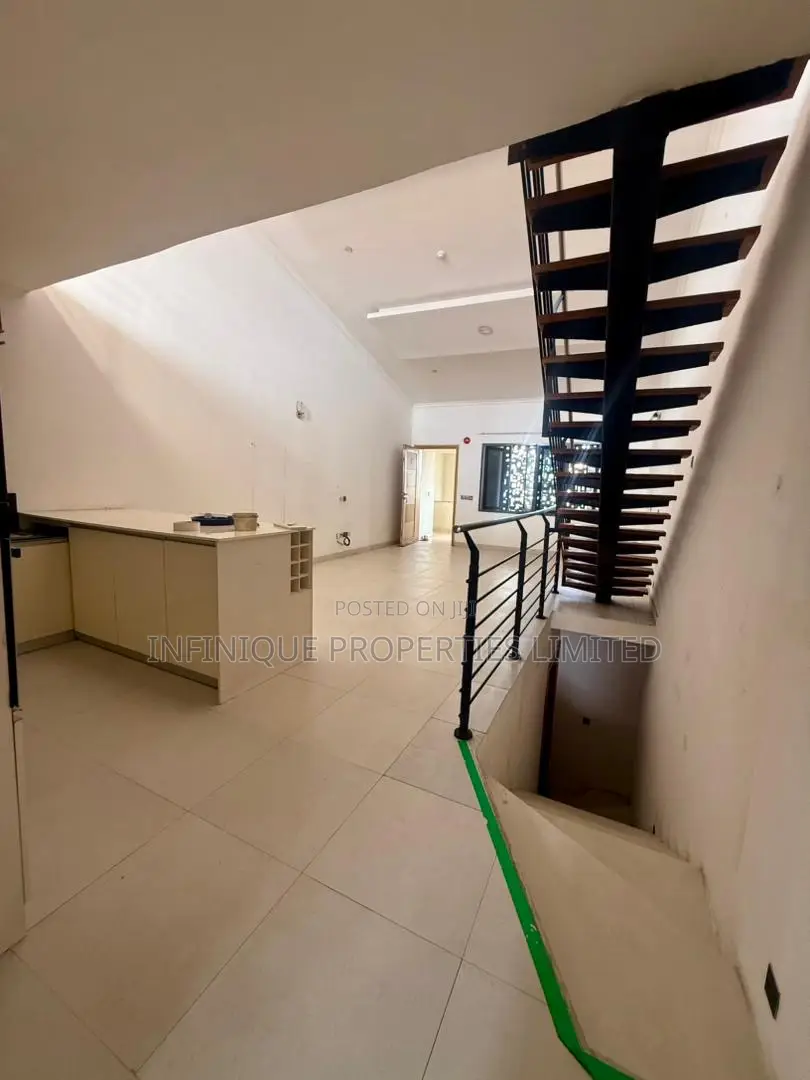 2bdrm Maisonette in Lekki Phase 1 for rent
