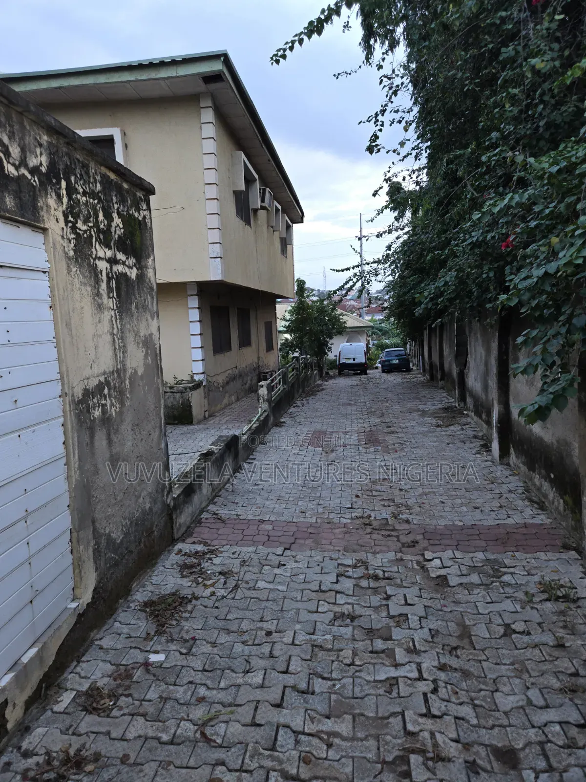 12bdrm Duplex in Gaduwa Estate for sale
