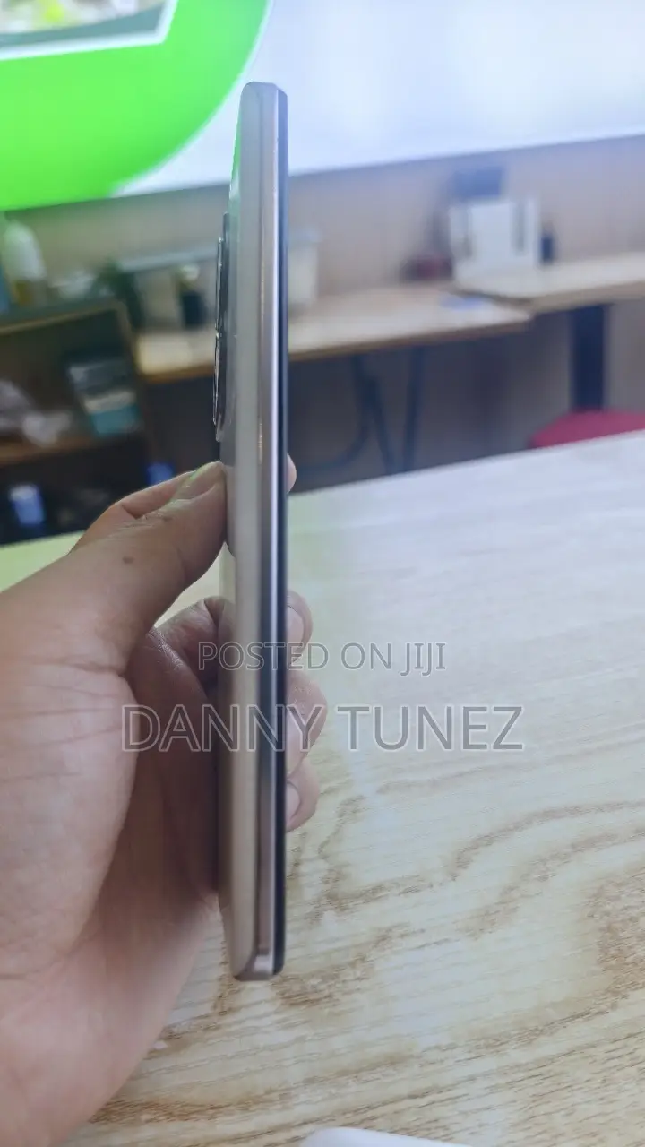Vivo Y77 256 GB Gold