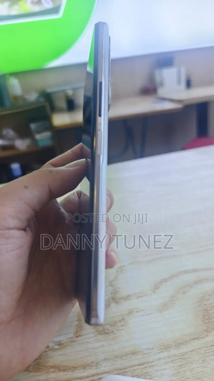 Vivo Y77 256 GB Gold