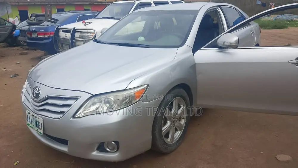Toyota Camry LE 4dr Sedan (2.5L 4cyl 6AM) 2010 Silver