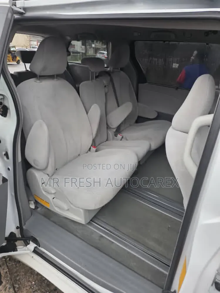 Toyota Sienna 2011 White