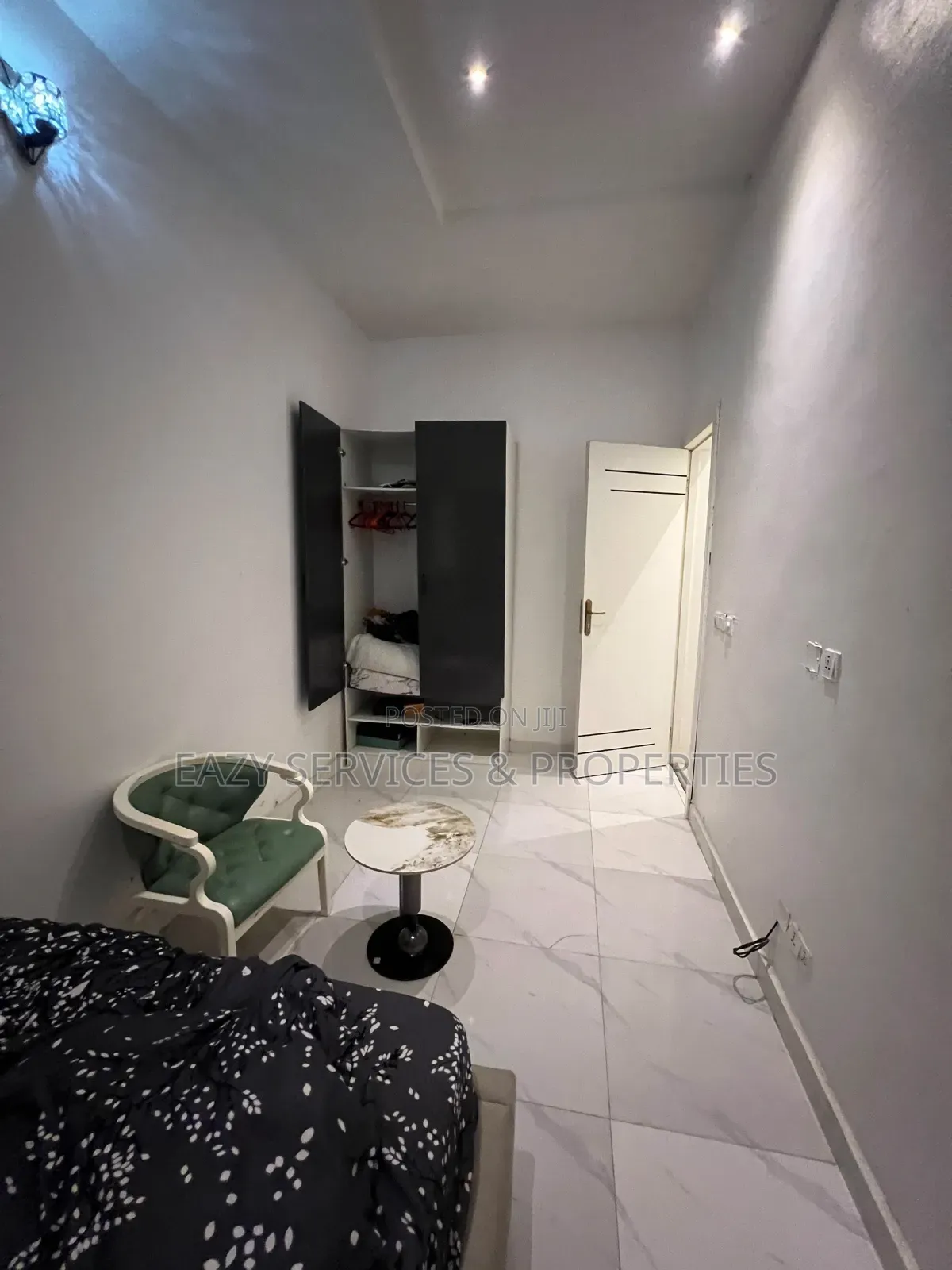 Furnished Mini Flat in Gated And Secured, Chevron for rent