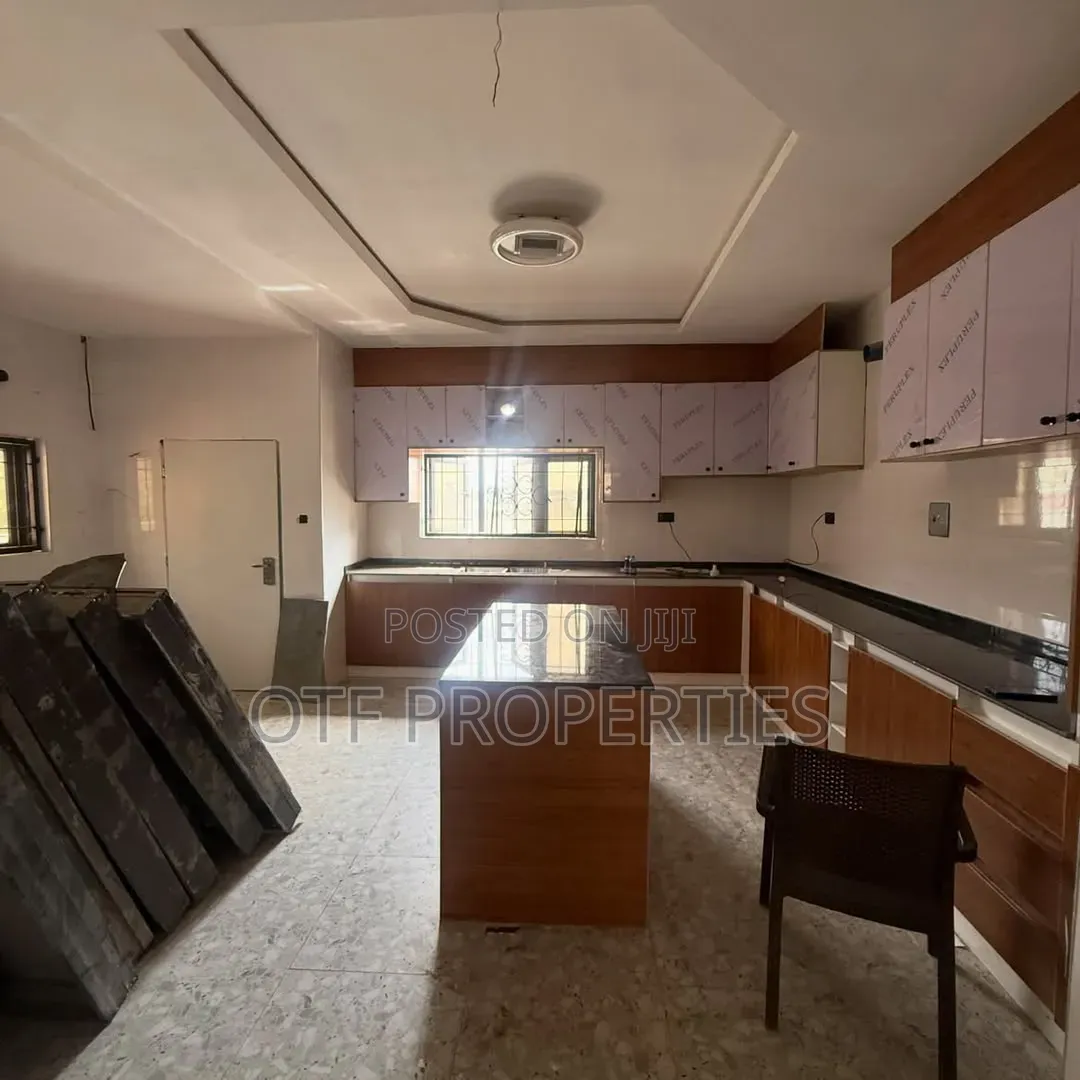 6bdrm Duplex in Guzape for sale