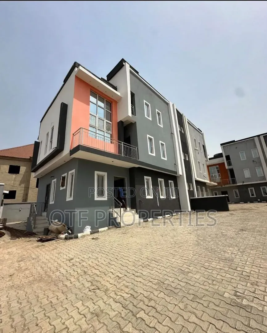 4bdrm Duplex in Karmo for sale