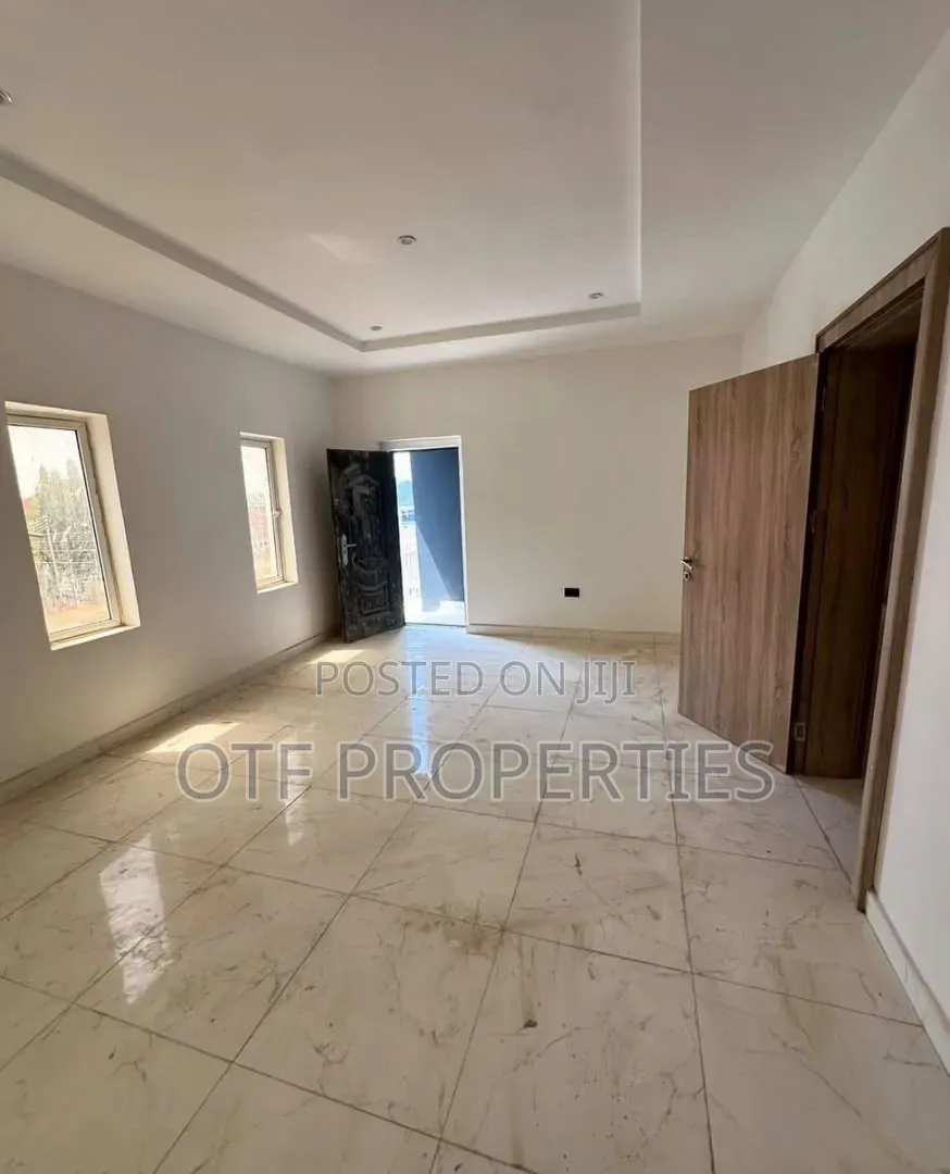 4bdrm Duplex in Karmo for sale