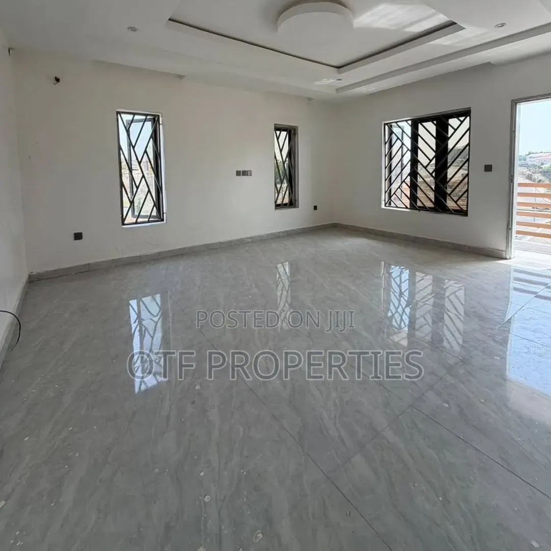 3bdrm Apartment in Garki, Area 1 for sale
