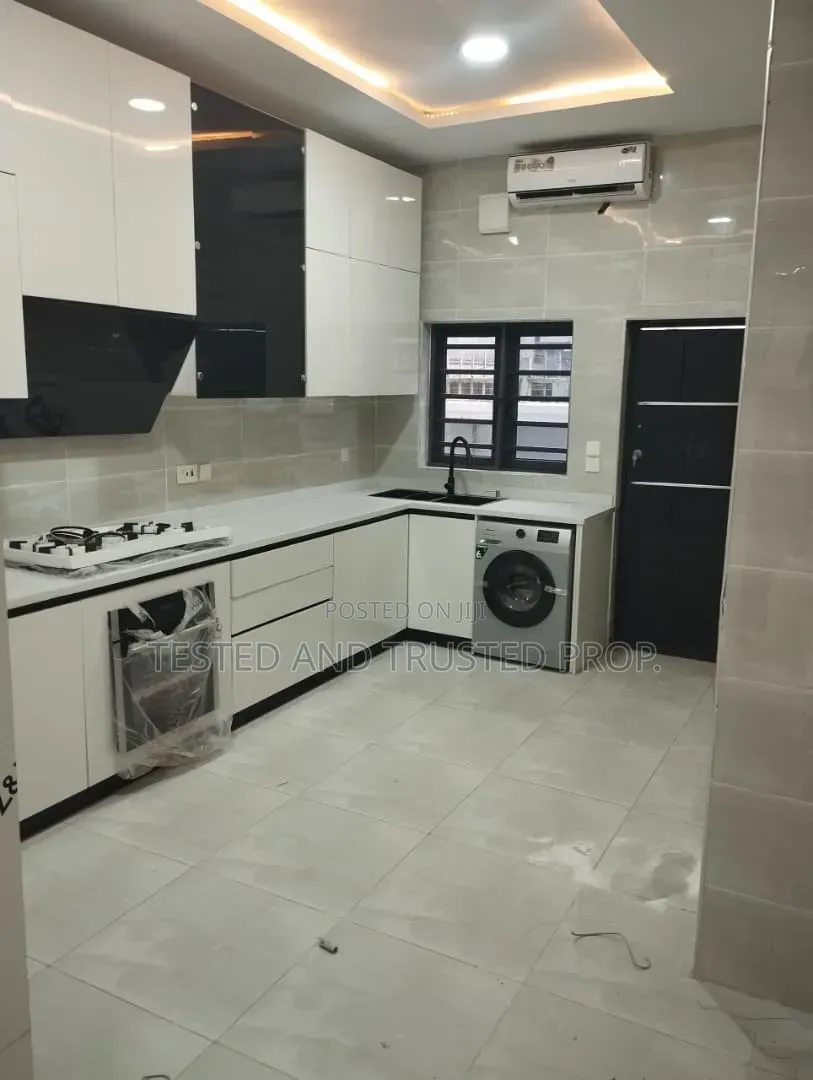 4bdrm Duplex in Oniru, Karimu Kotun for rent