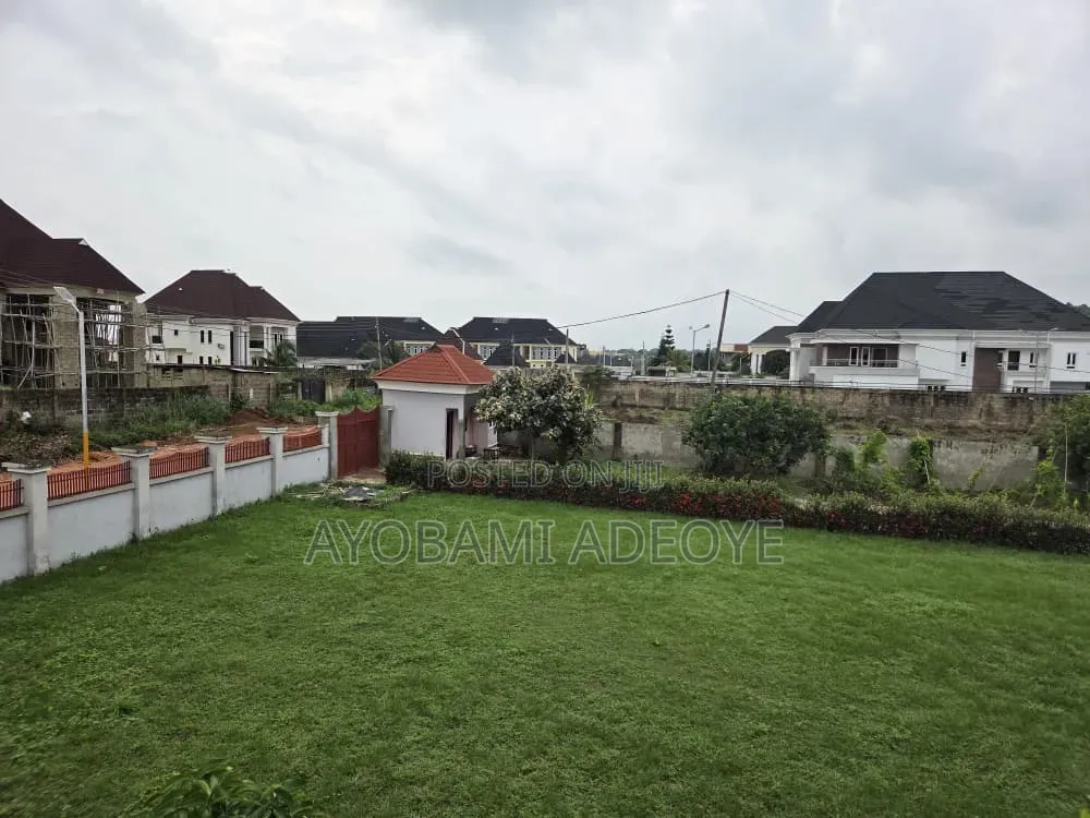 3bdrm Duplex in Medorf Residence, Akure for sale