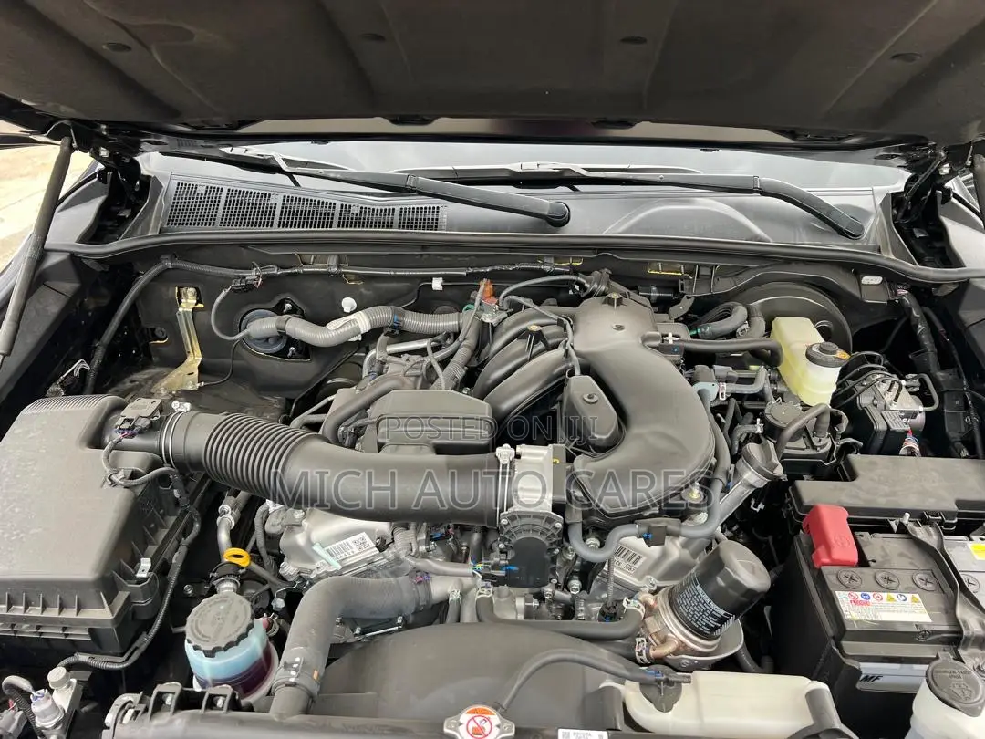 Toyota Hilux 2025 Black