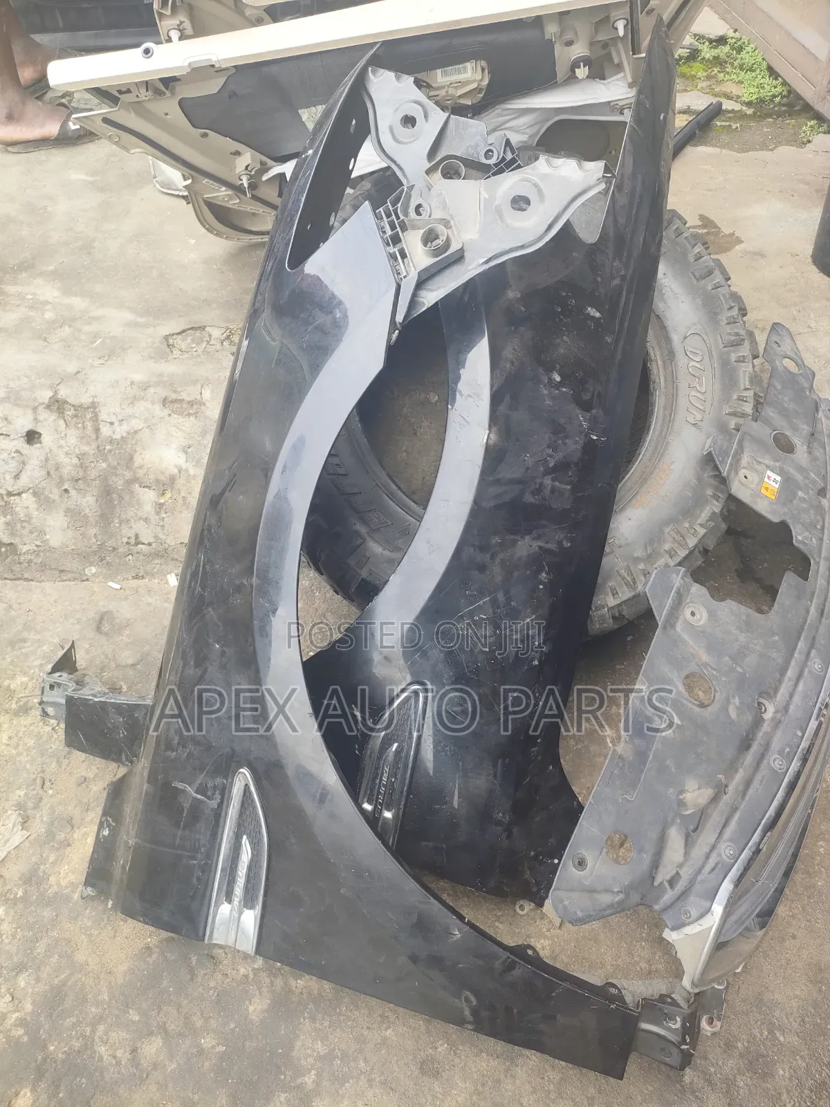 Clean Tokunbo Front Fender for Ford Taurus