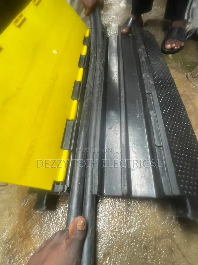 3-Way Heavy-Duty Rubber Cable Protector Ramp