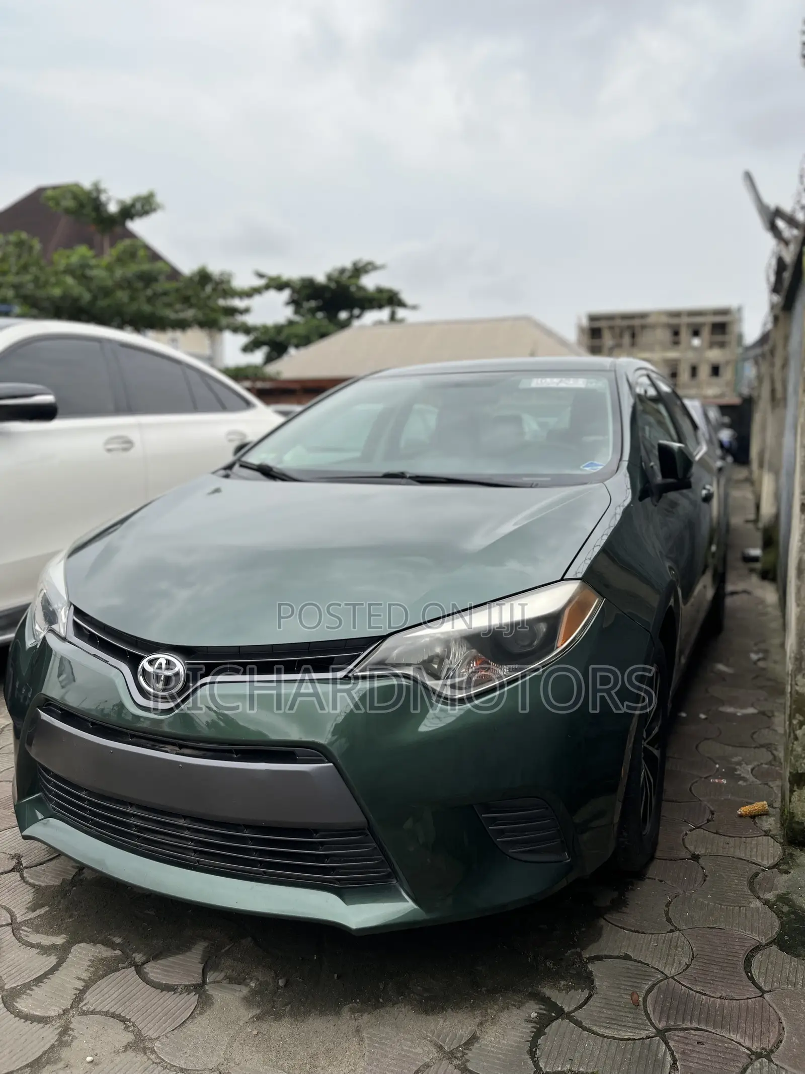 Toyota Corolla LE Premium 4dr Sedan (1.8L 4cyl CVT) 2015 Green