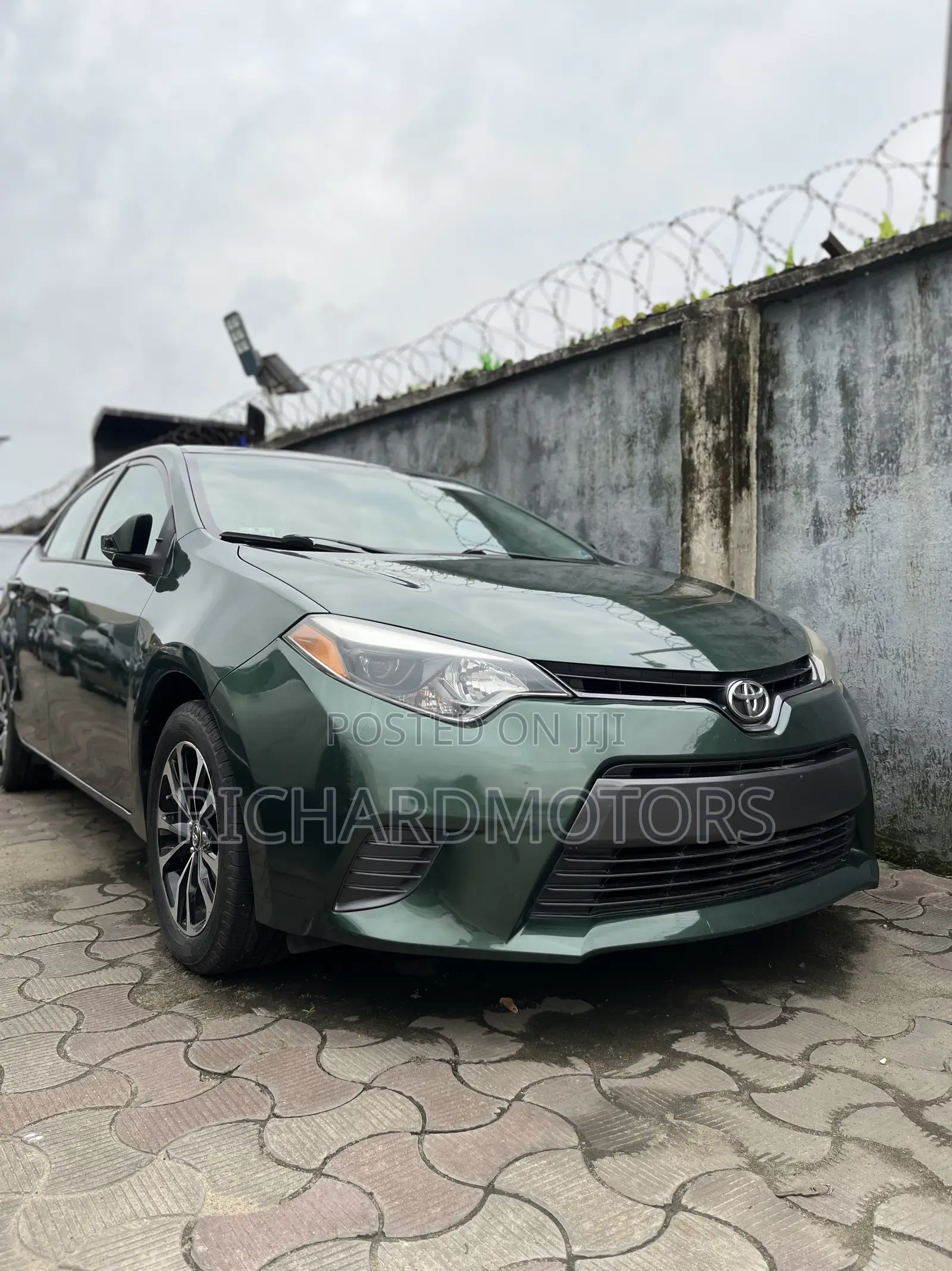 Toyota Corolla LE Premium 4dr Sedan (1.8L 4cyl CVT) 2015 Green