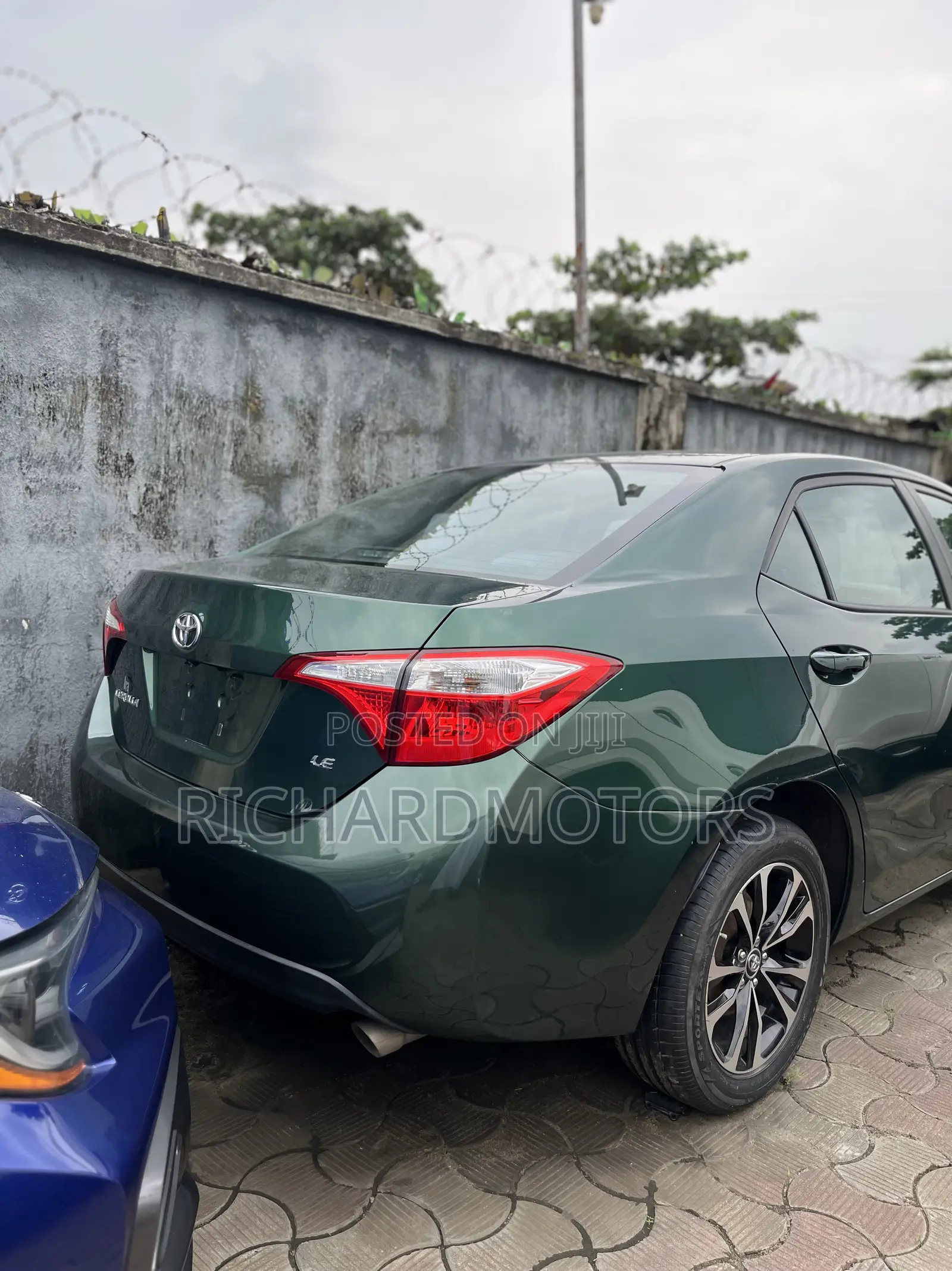 Toyota Corolla LE Premium 4dr Sedan (1.8L 4cyl CVT) 2015 Green