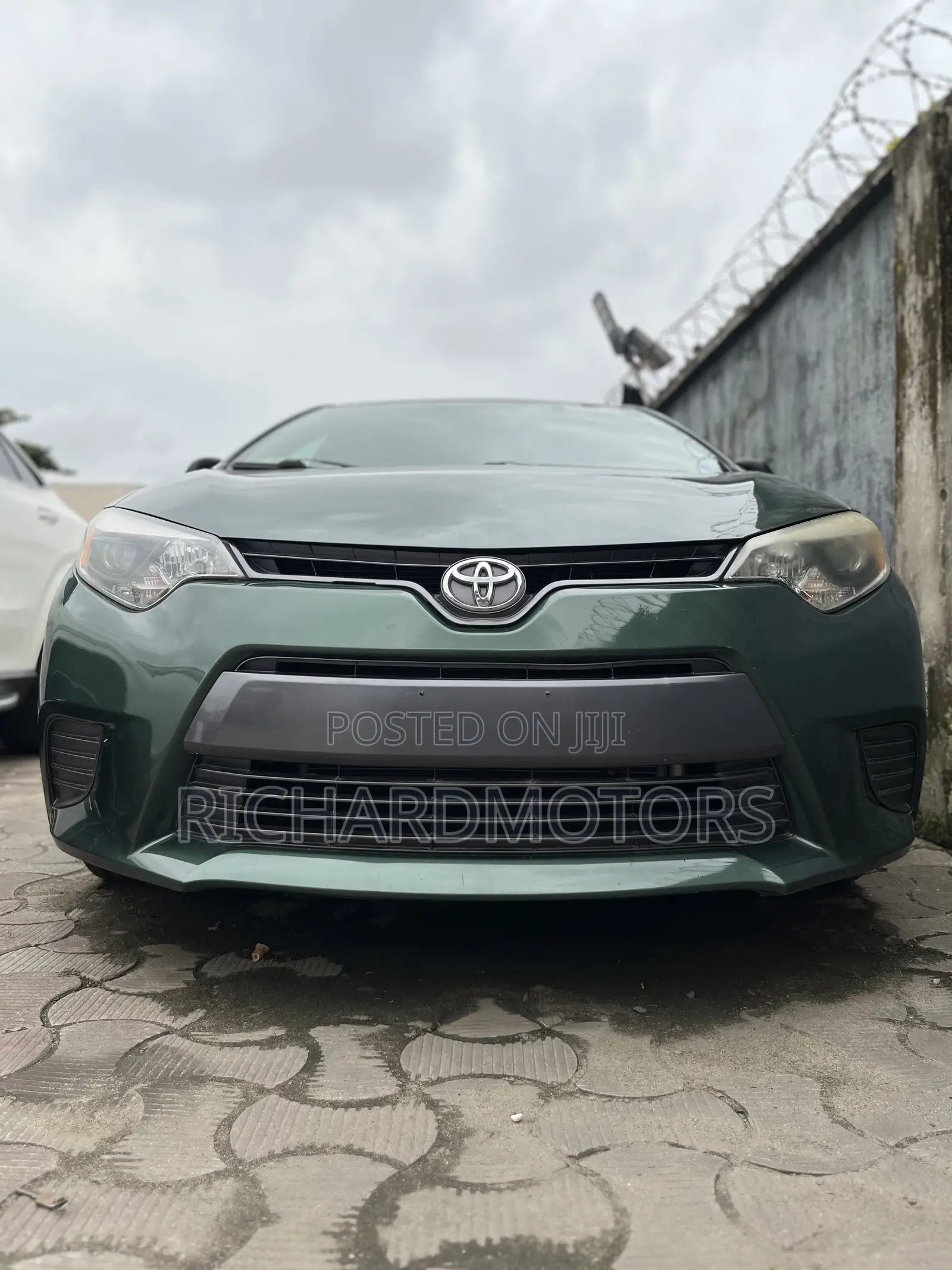 Toyota Corolla LE Premium 4dr Sedan (1.8L 4cyl CVT) 2015 Green
