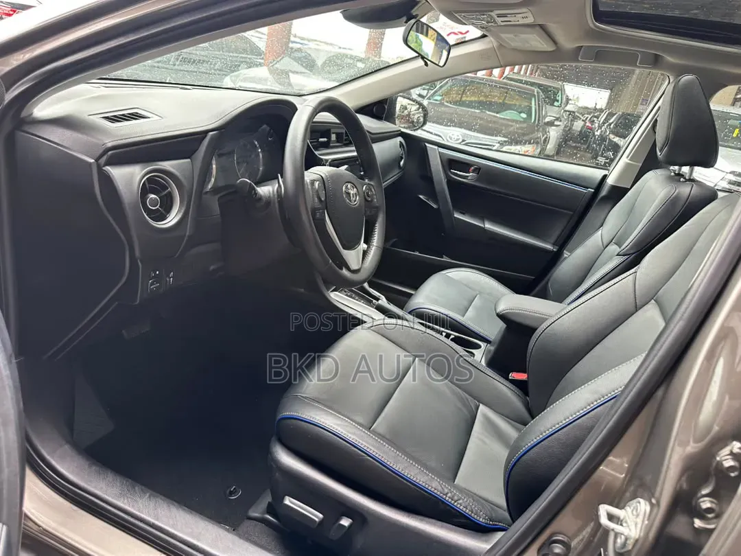 Toyota Corolla XSE (1.8L 4cyl 2A) 2018 Gray