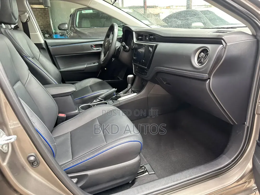 Toyota Corolla XSE (1.8L 4cyl 2A) 2018 Gray