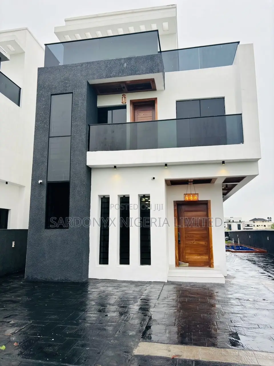 5bdrm Duplex in Lekki Phase 2 for sale