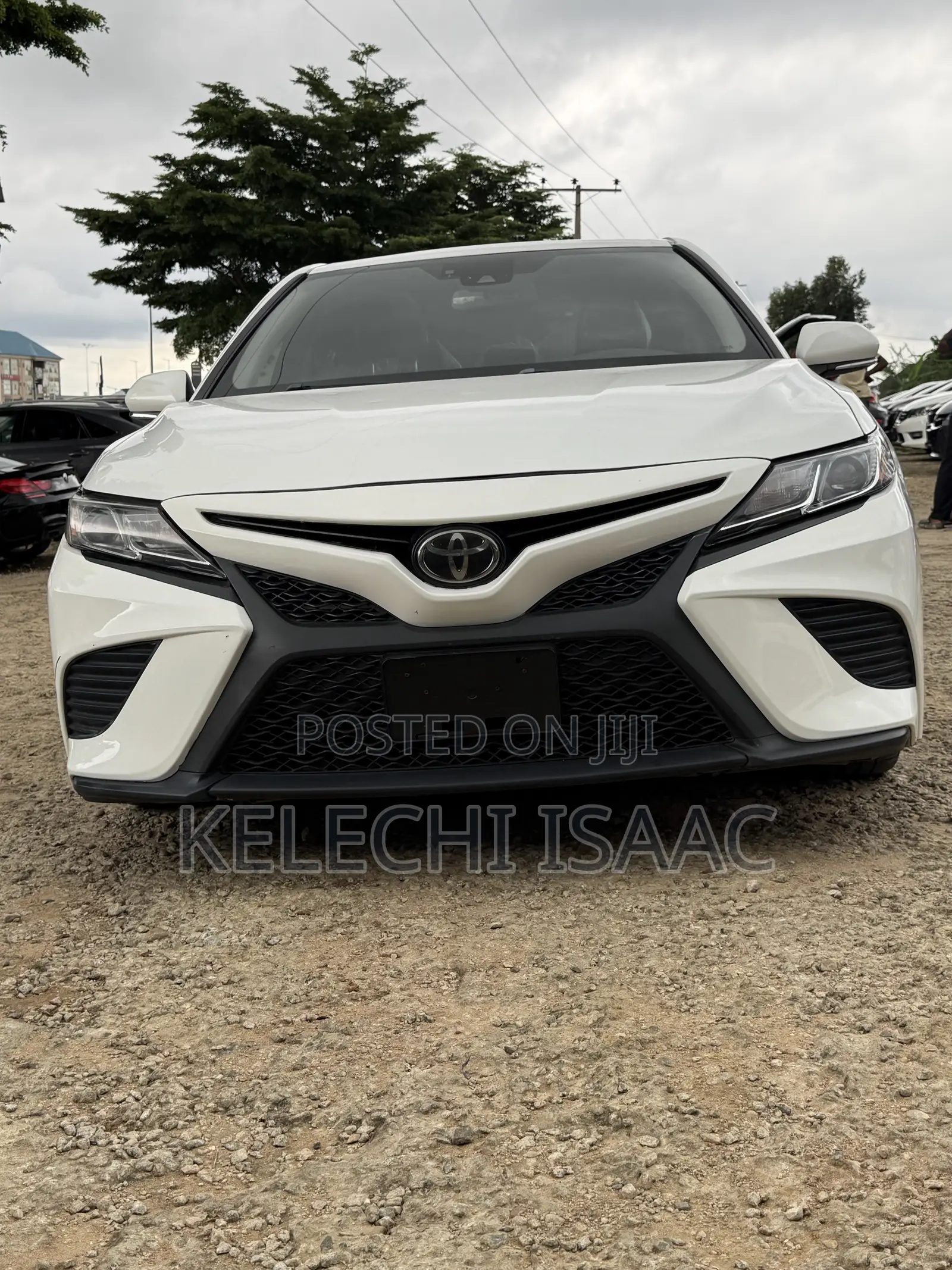 Toyota Camry SE FWD 2020 White