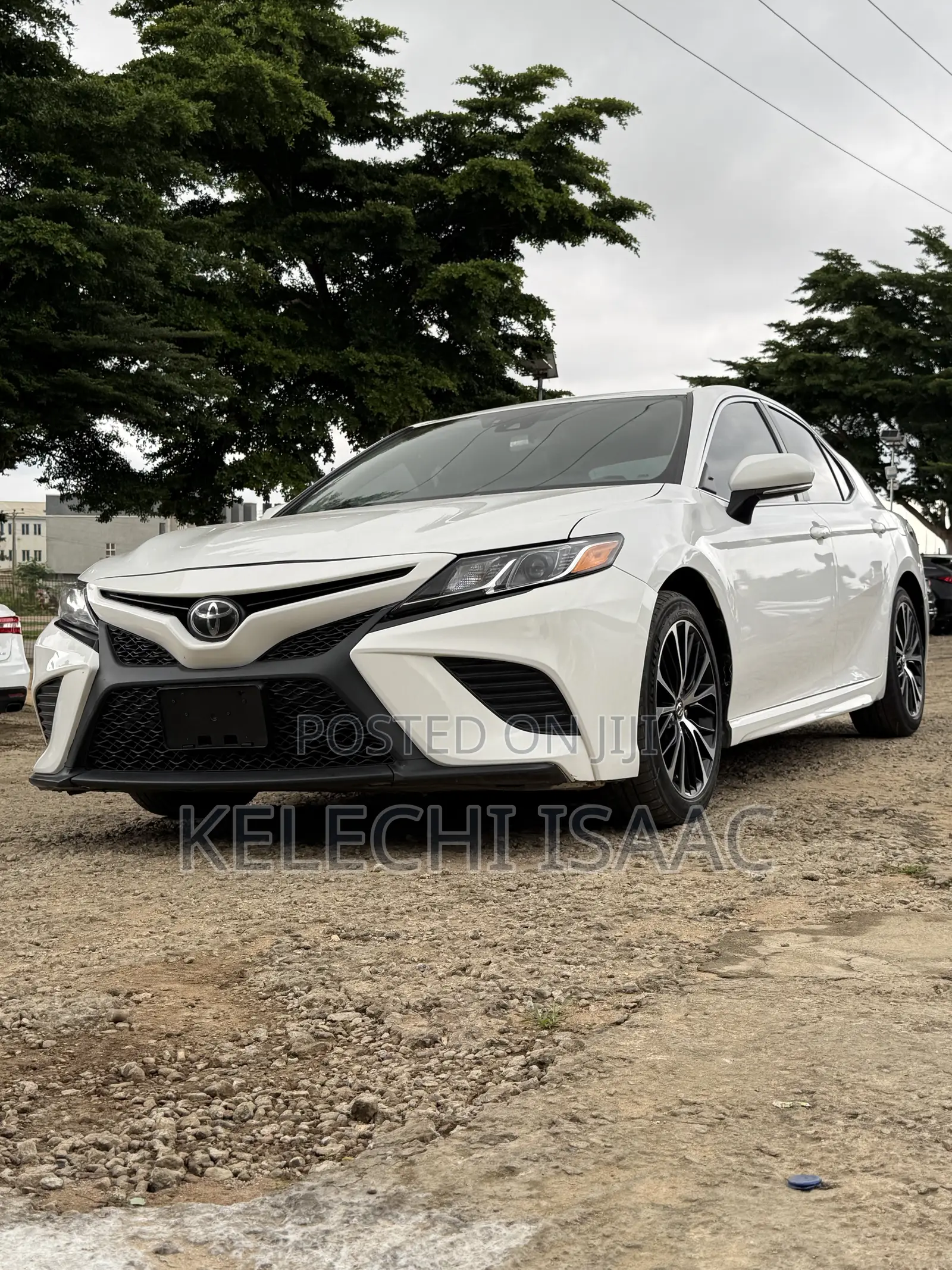Toyota Camry SE FWD 2020 White