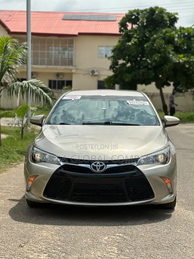 Toyota Camry SE 4dr Sedan (2.5L 4cyl 6A) 2015 Gold