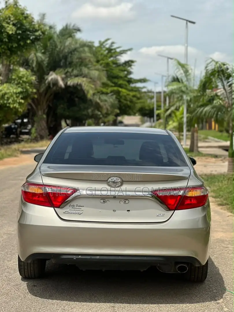Toyota Camry SE 4dr Sedan (2.5L 4cyl 6A) 2015 Gold
