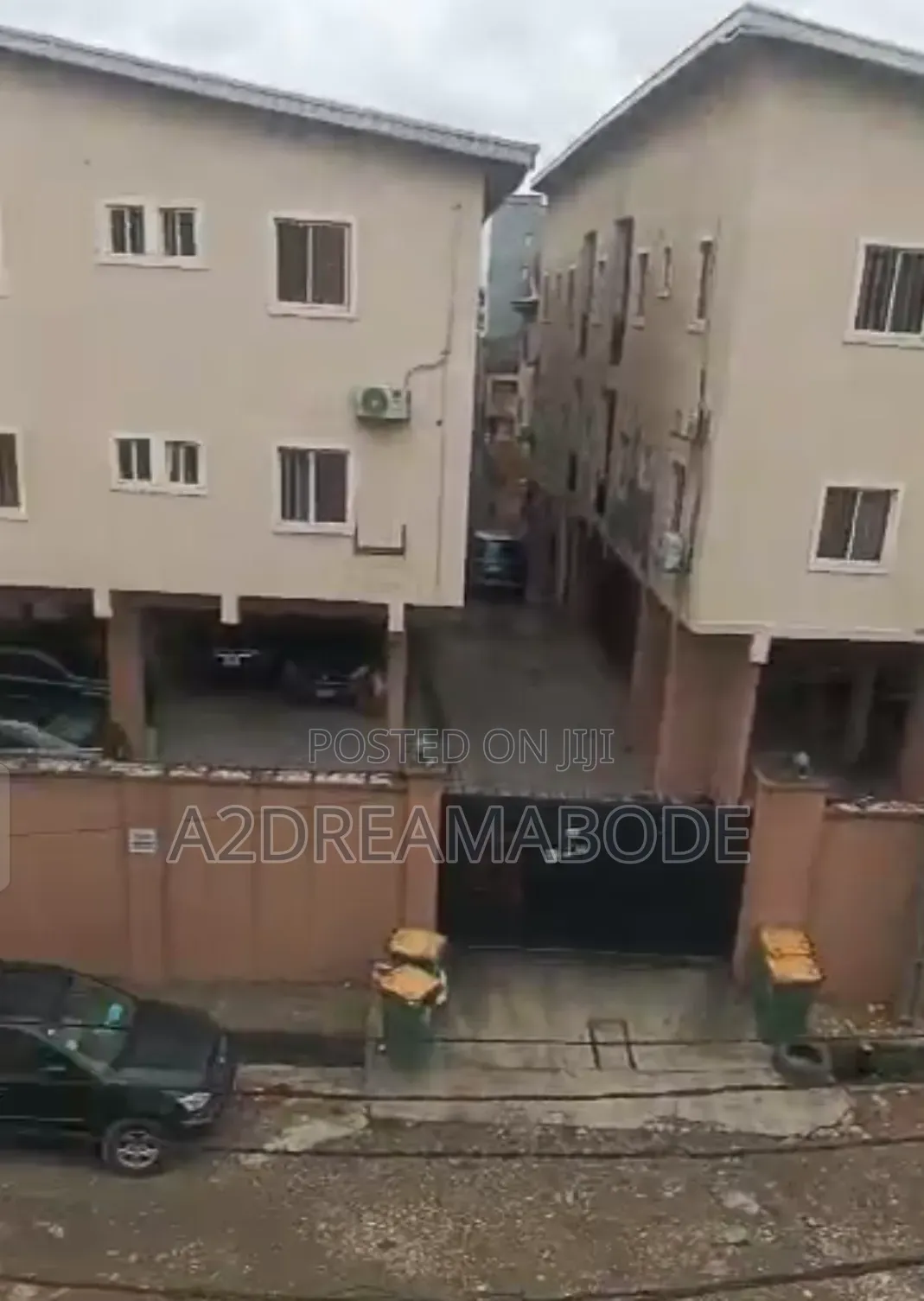 20bdrm Apartment in Yaba, Alagomeji for sale