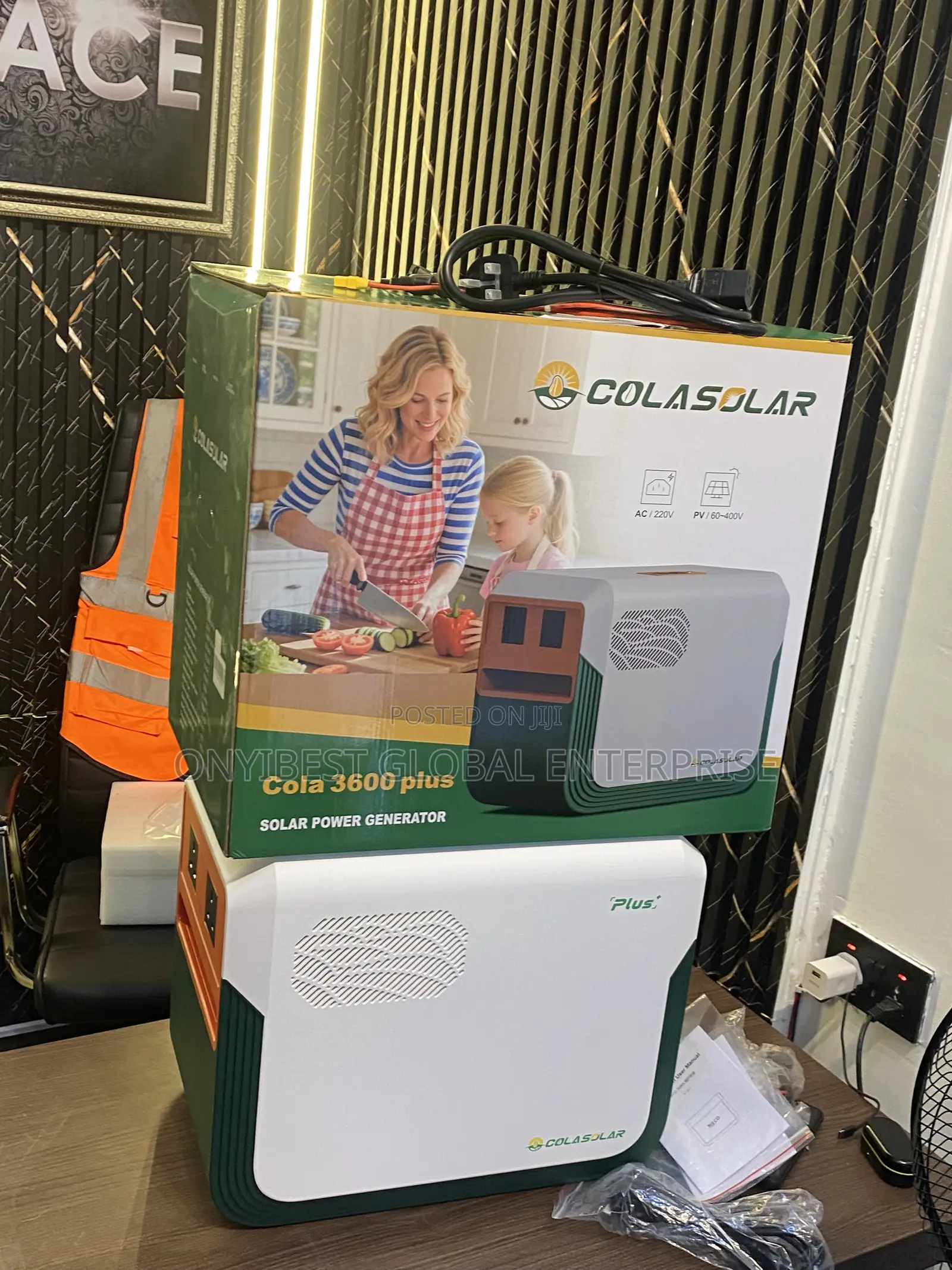 Heavy Duty Solar Generator With Solar Panels