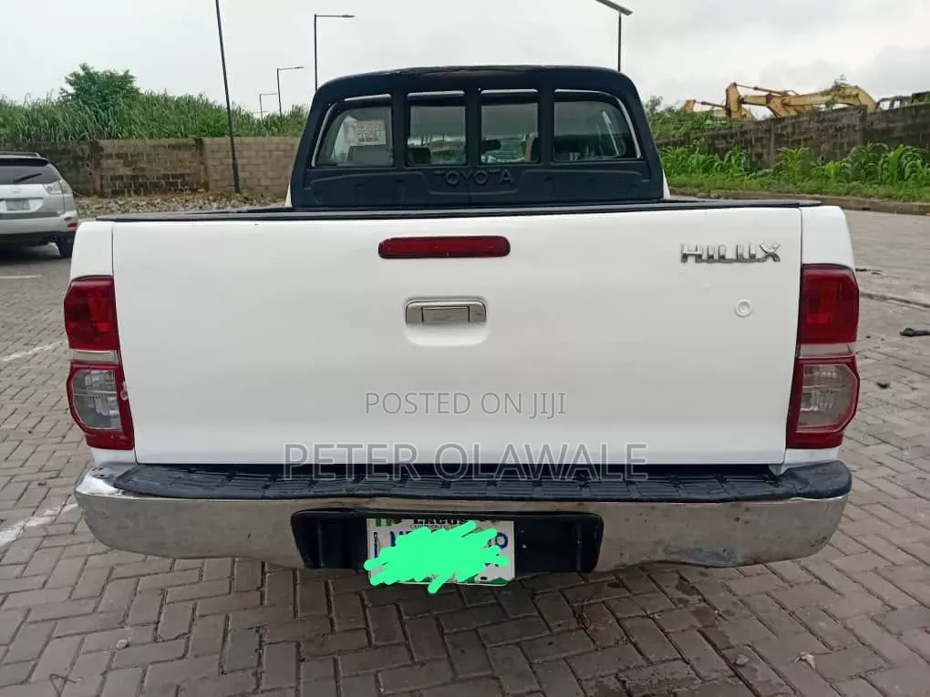 Toyota Hilux 2012 White
